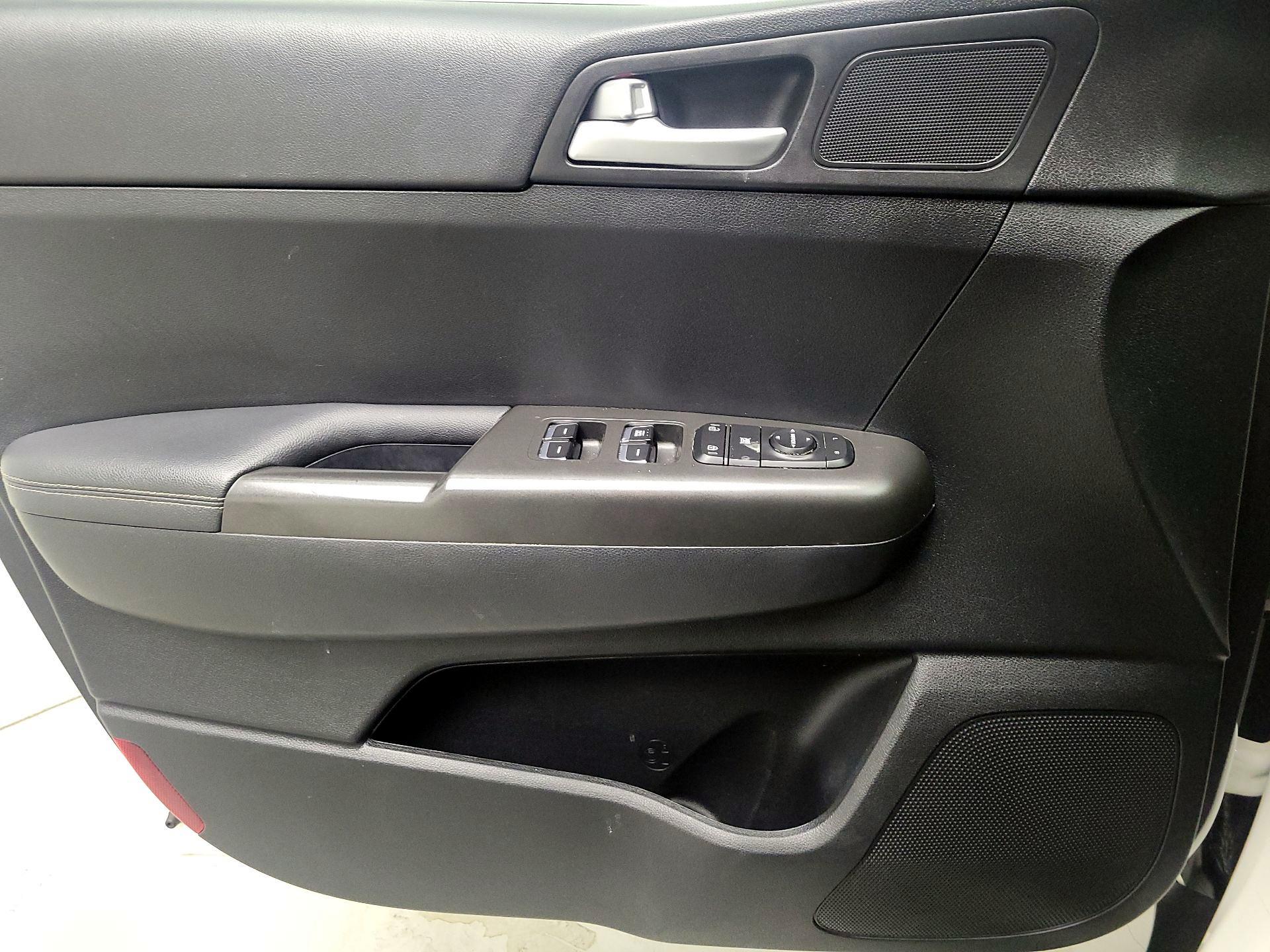 Thumbnail: 2019 Kia Sportage - 12