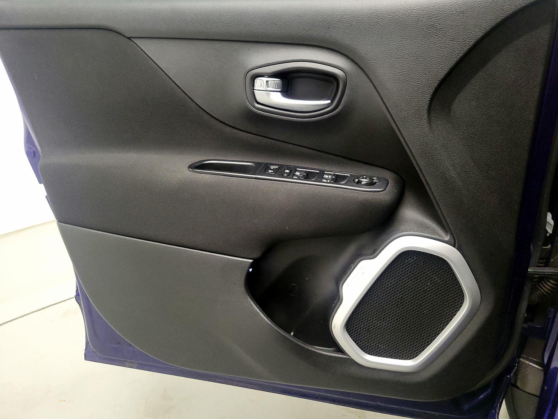 Thumbnail: 2018 Jeep Renegade - 12