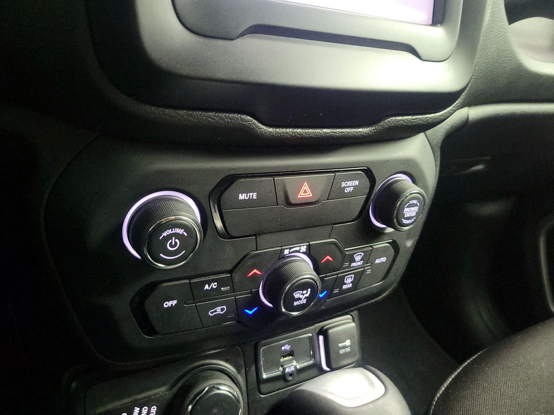 Thumbnail: 2018 Jeep Renegade - 14