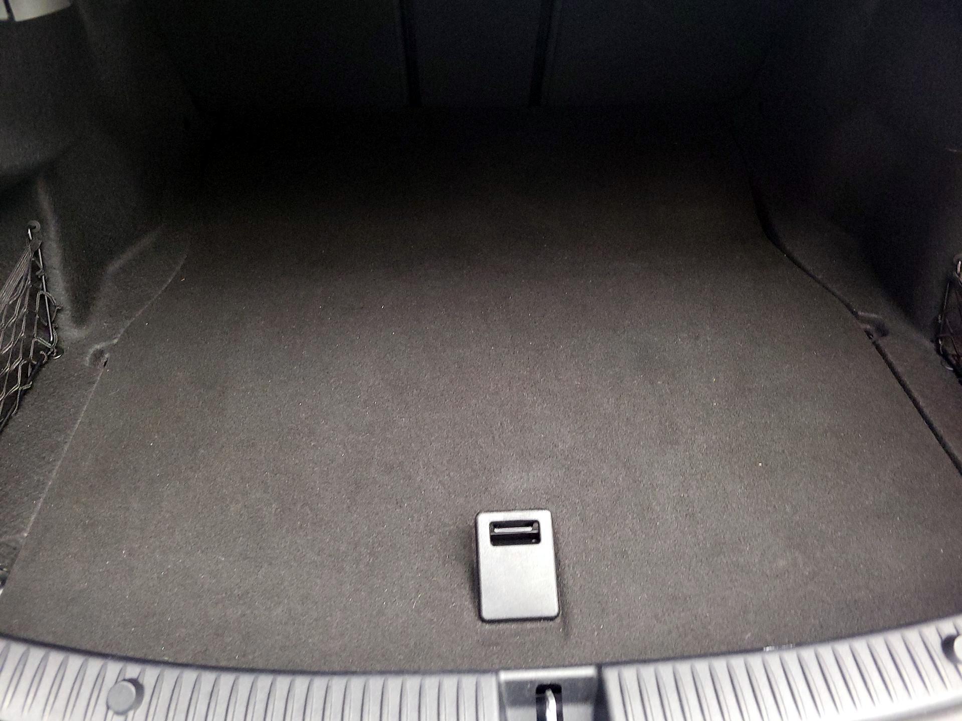 Thumbnail: 2017 Mercedes-Benz C-Class - 16