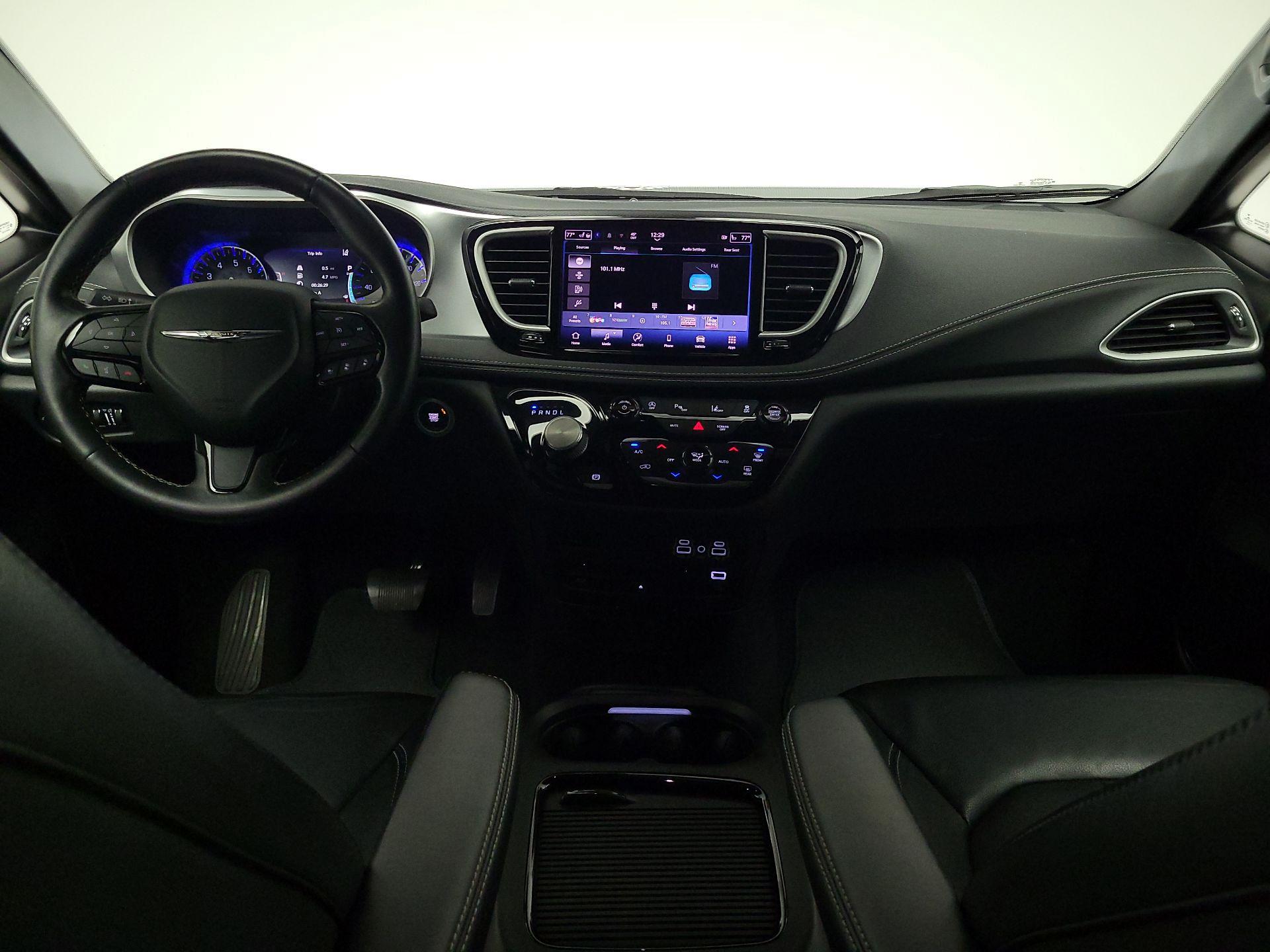 Thumbnail: 2021 Chrysler Pacifica - 9