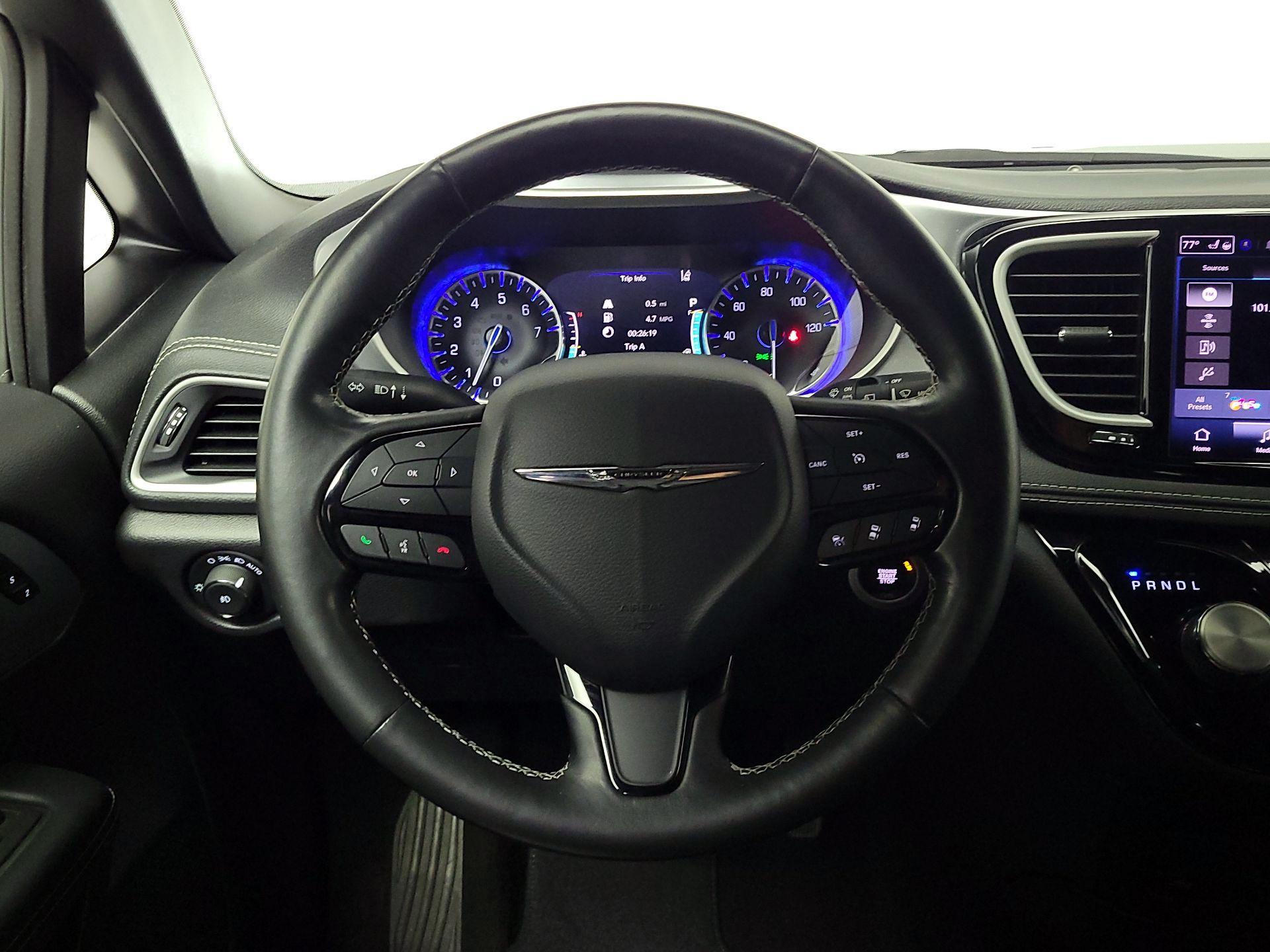 Thumbnail: 2021 Chrysler Pacifica - 10