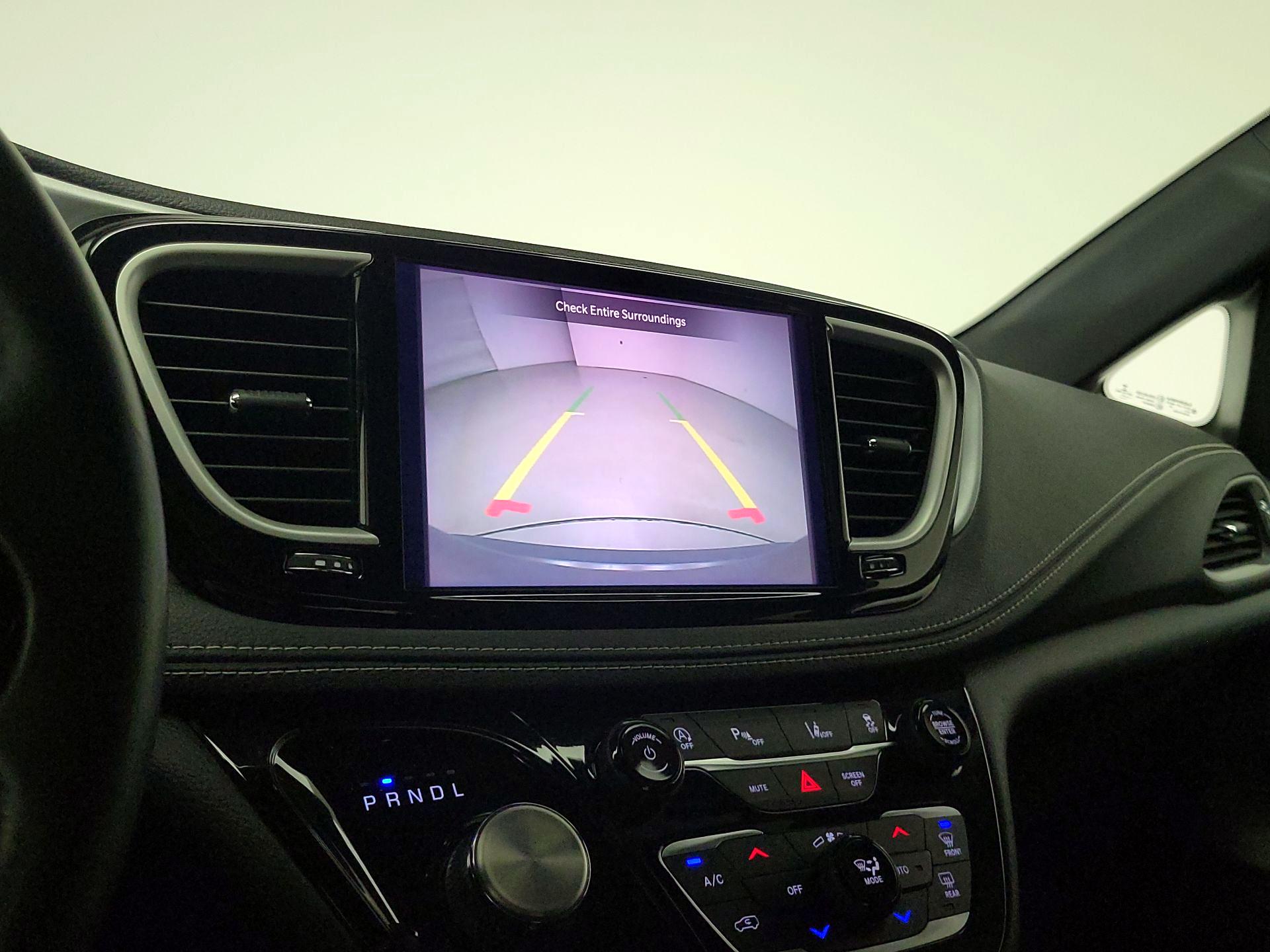 Thumbnail: 2021 Chrysler Pacifica - 14