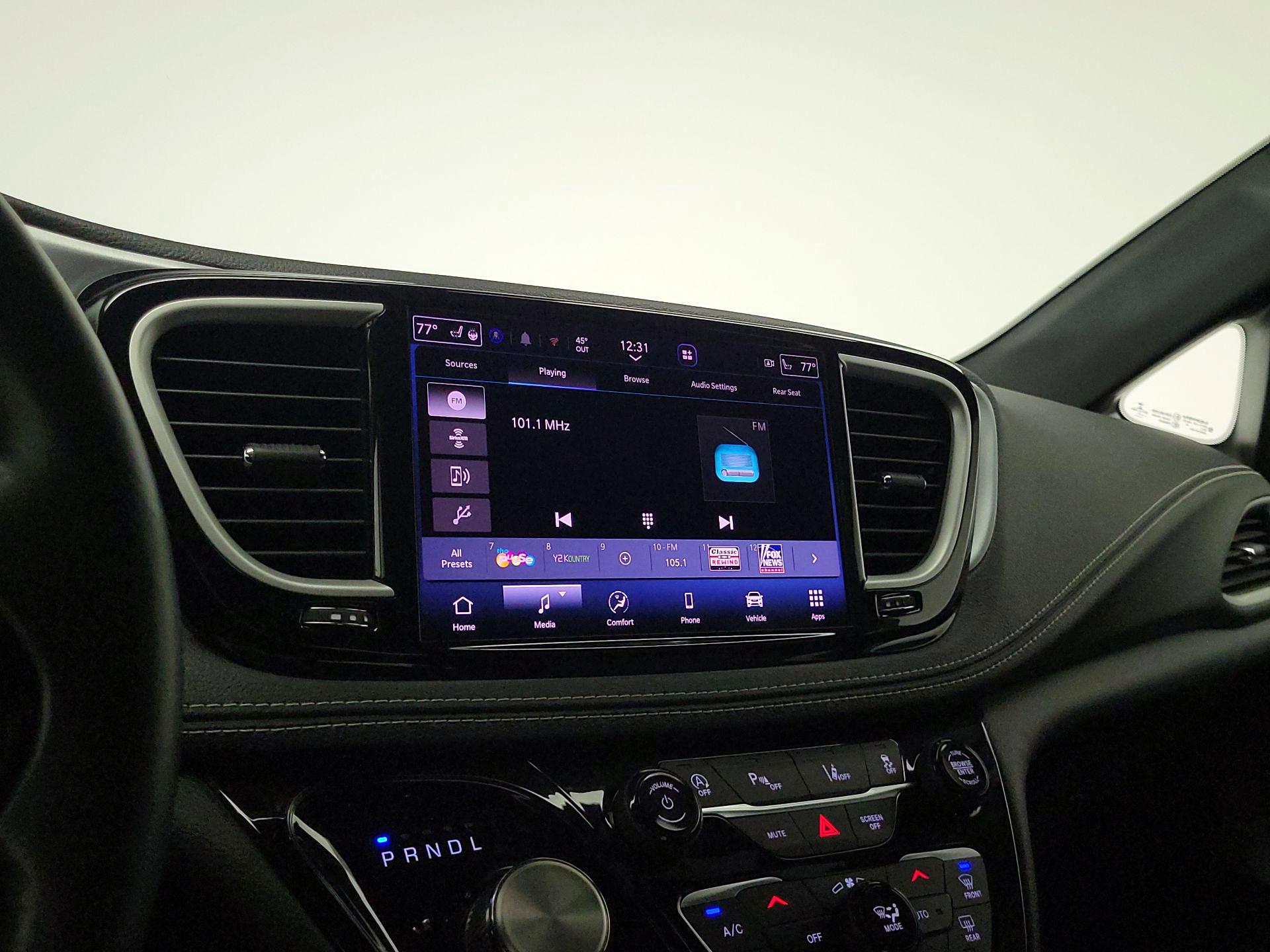 Thumbnail: 2021 Chrysler Pacifica - 15