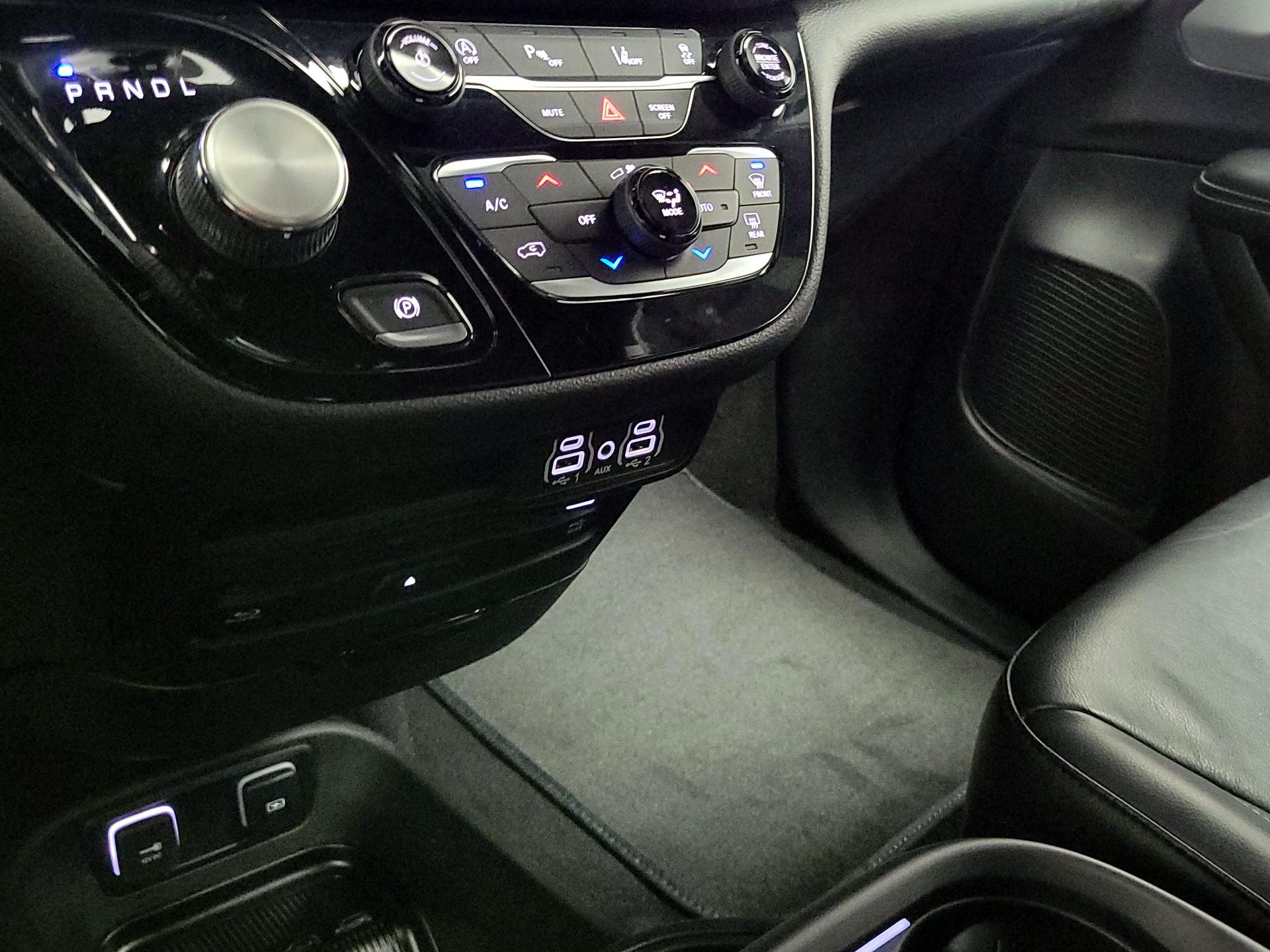 Thumbnail: 2021 Chrysler Pacifica - 18