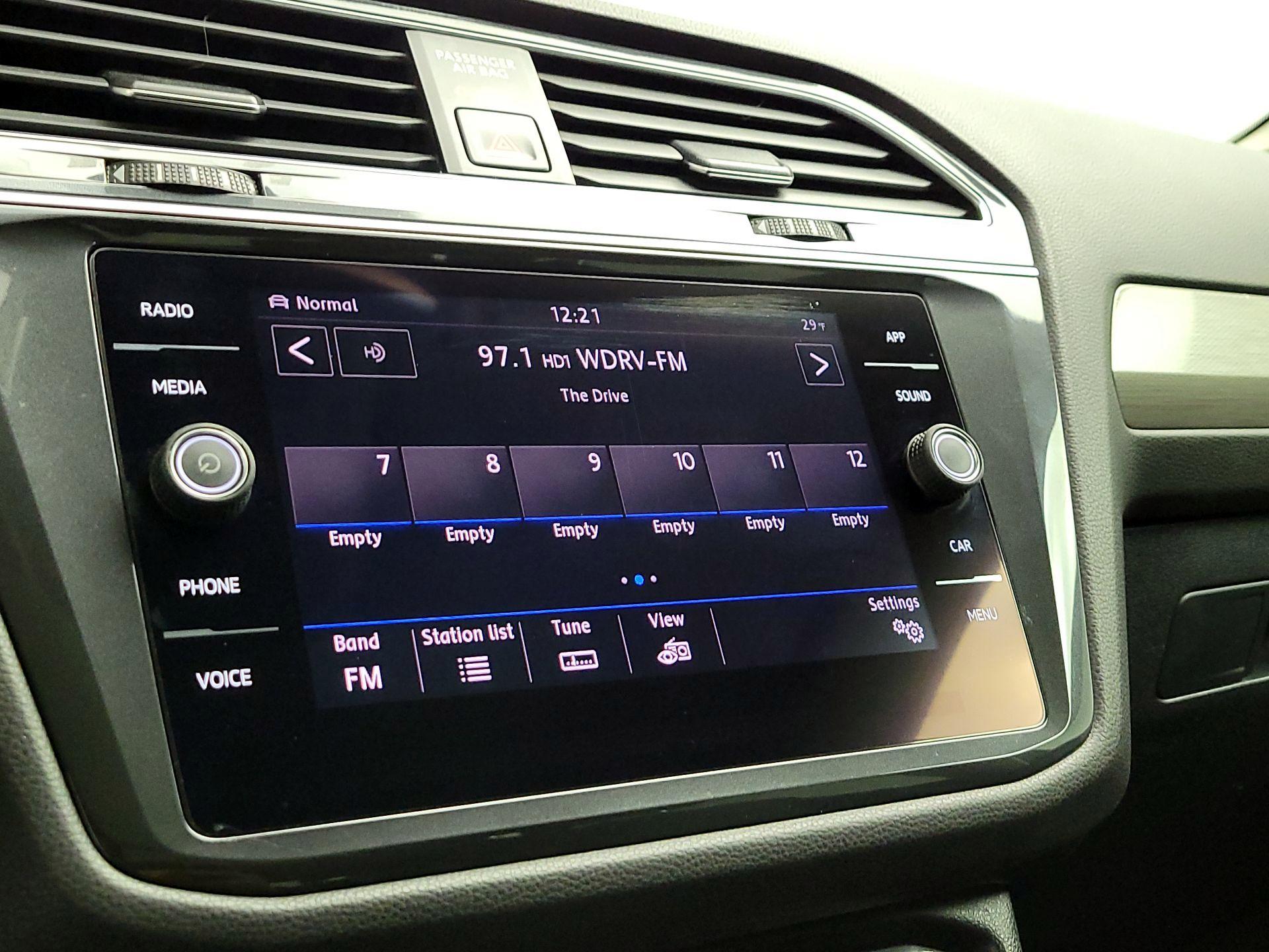 Thumbnail: 2019 Volkswagen Tiguan - 15