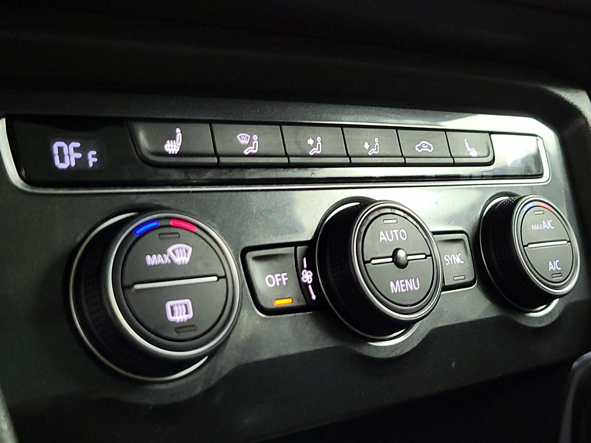 Thumbnail: 2019 Volkswagen Tiguan - 16