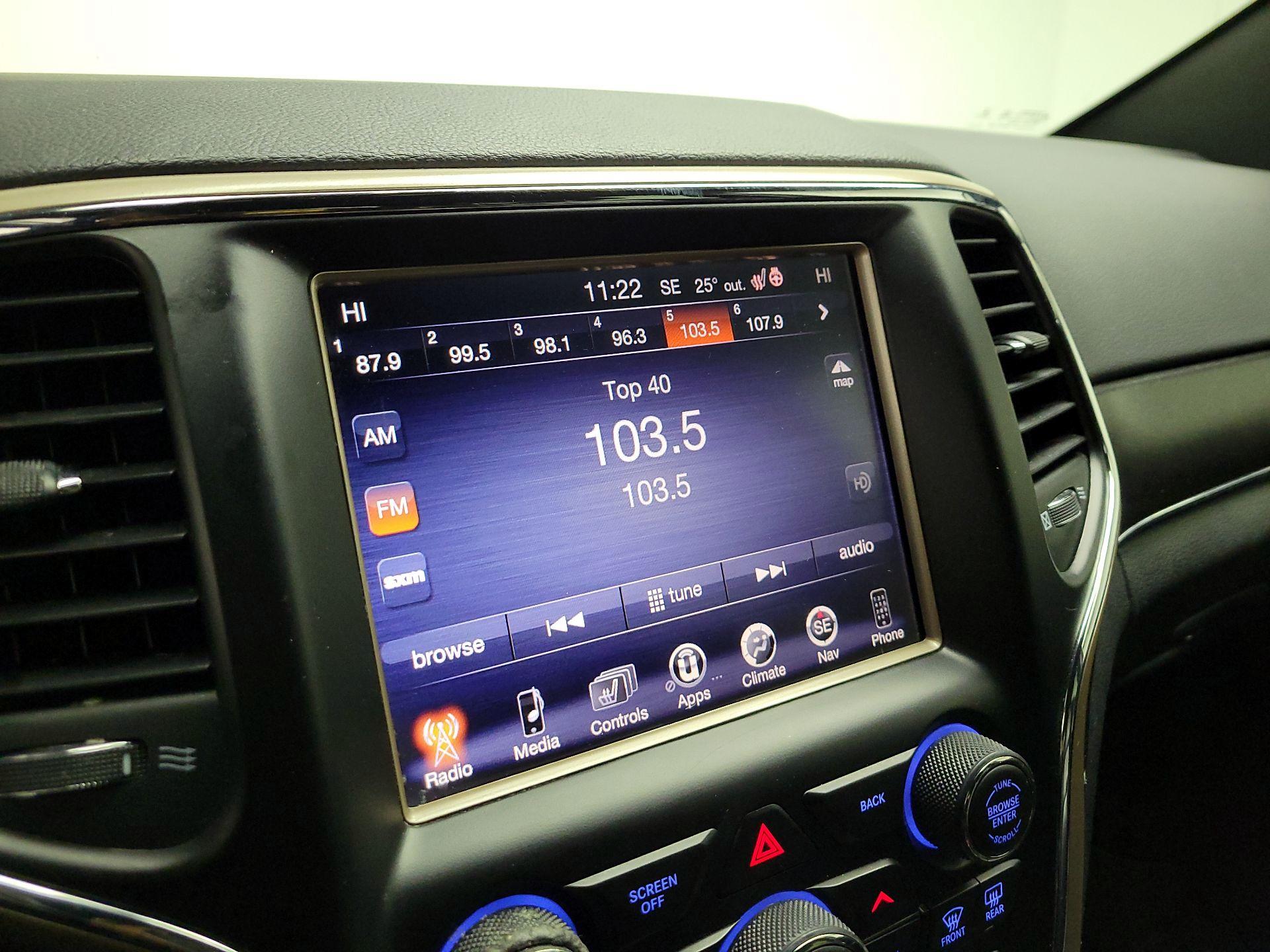 Thumbnail: 2017 Jeep Grand Cherokee - 15