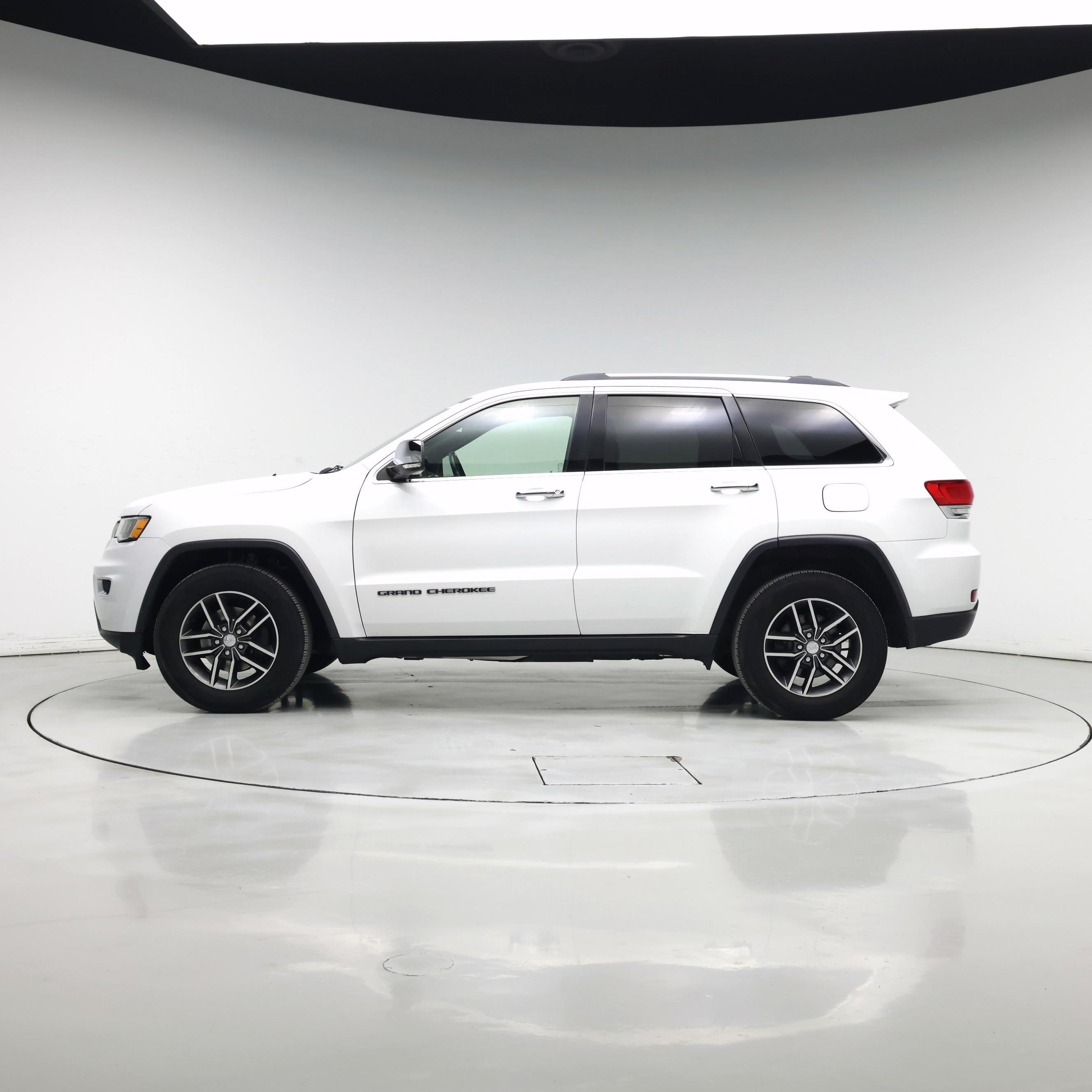 Thumbnail: 2017 Jeep Grand Cherokee - 3