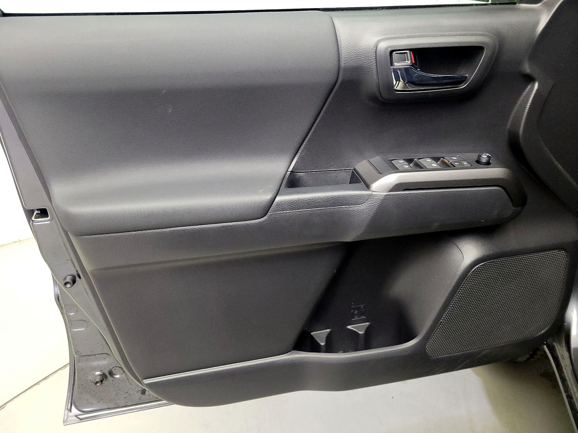 Thumbnail: 2022 Toyota Tacoma - 12