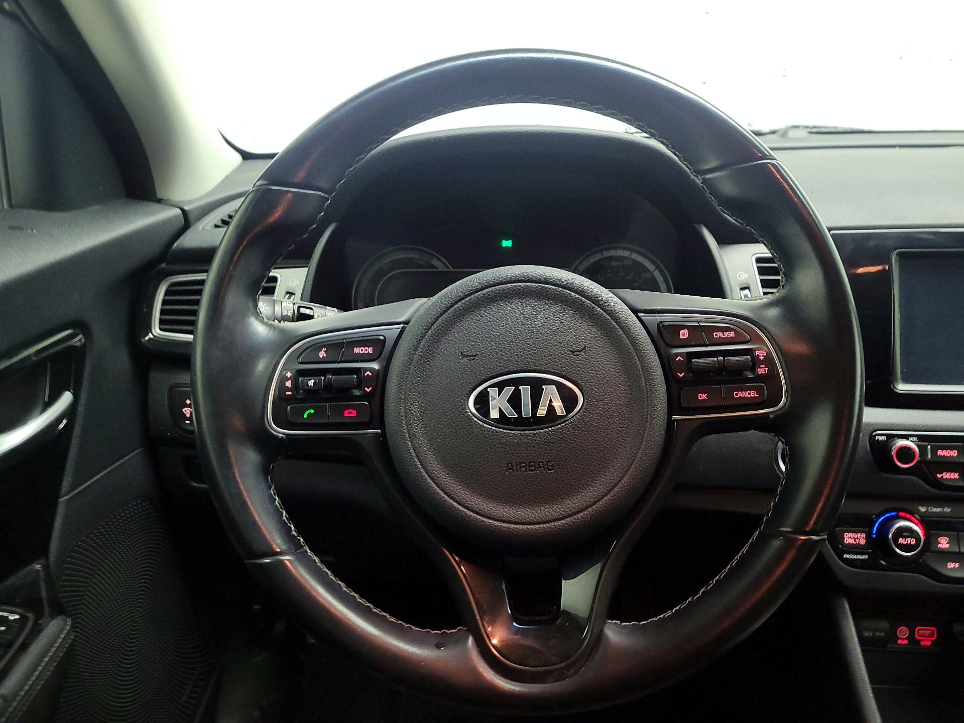 Thumbnail: 2017 Kia Niro - 10