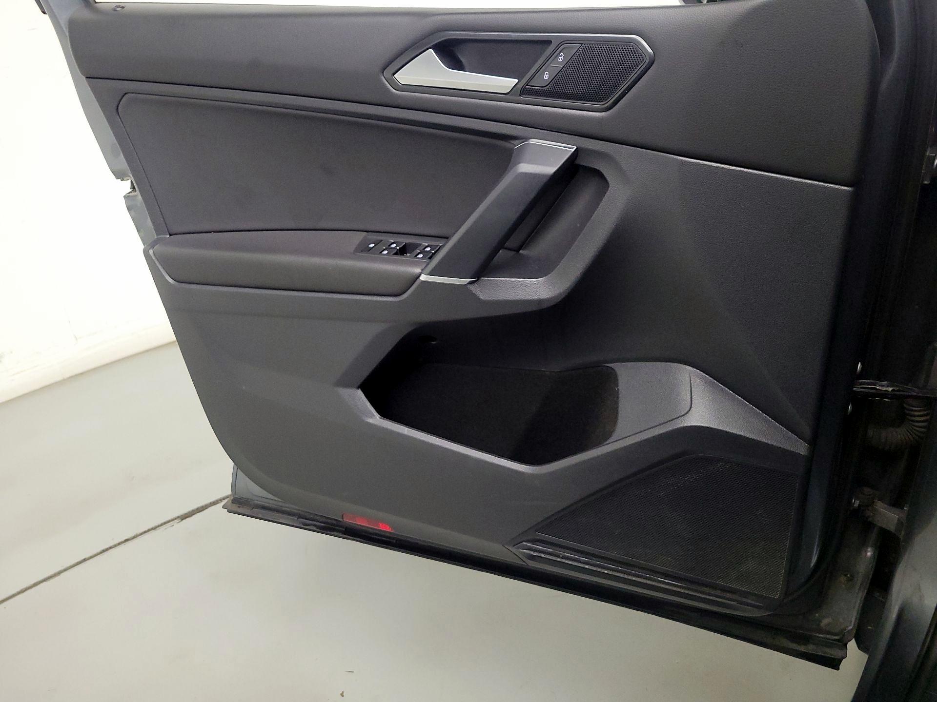 Thumbnail: 2018 Volkswagen Tiguan - 12