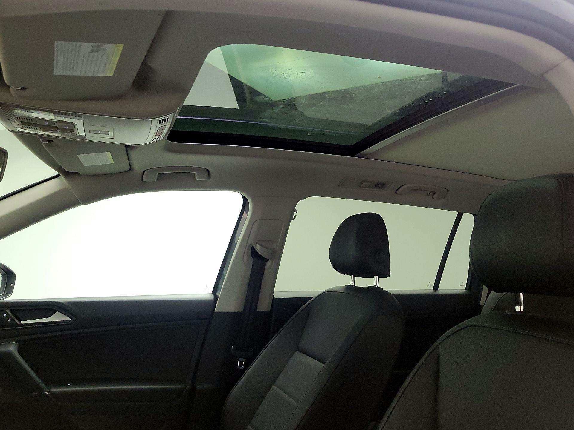 Thumbnail: 2018 Volkswagen Tiguan - 18