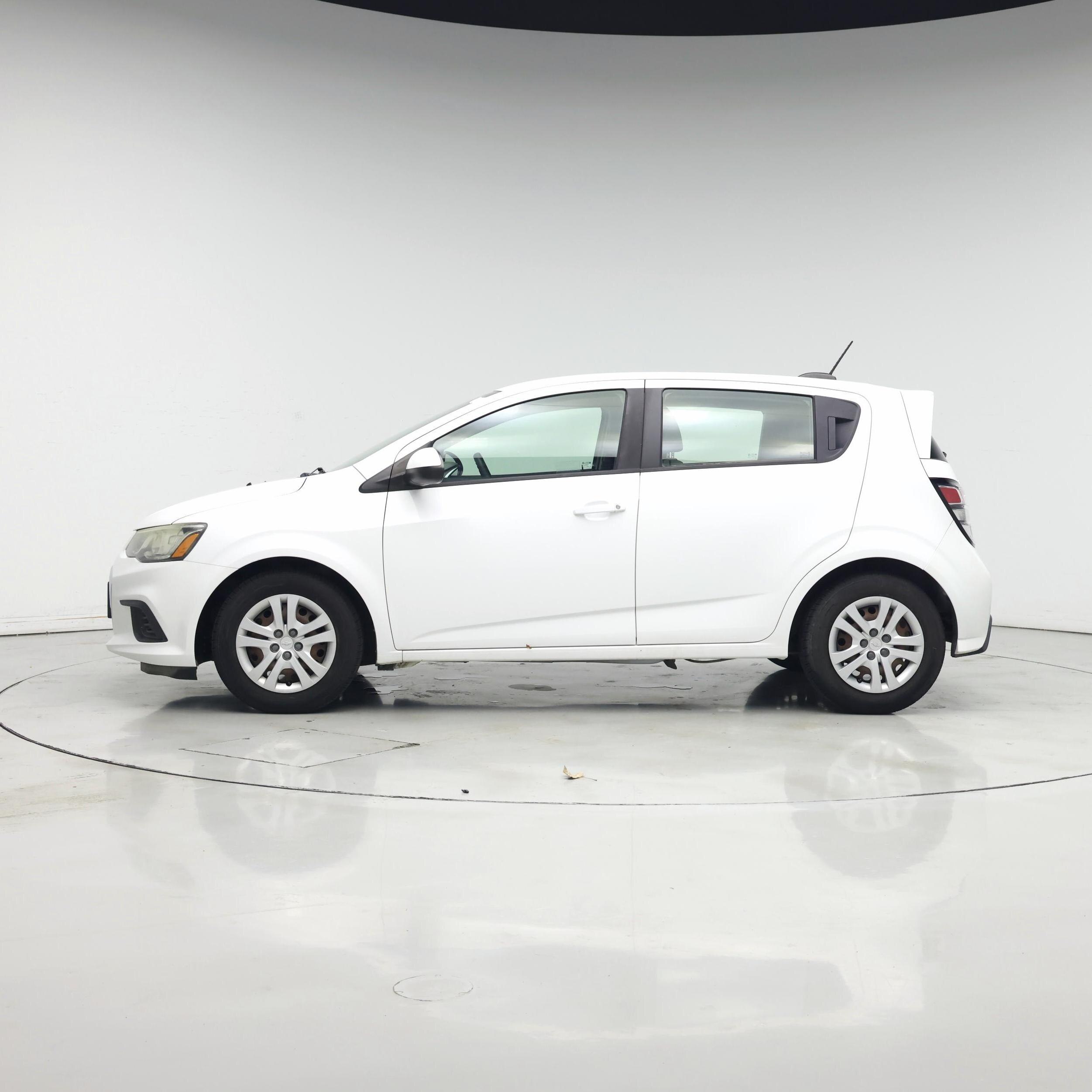 Thumbnail: 2017 Chevrolet Sonic - 3