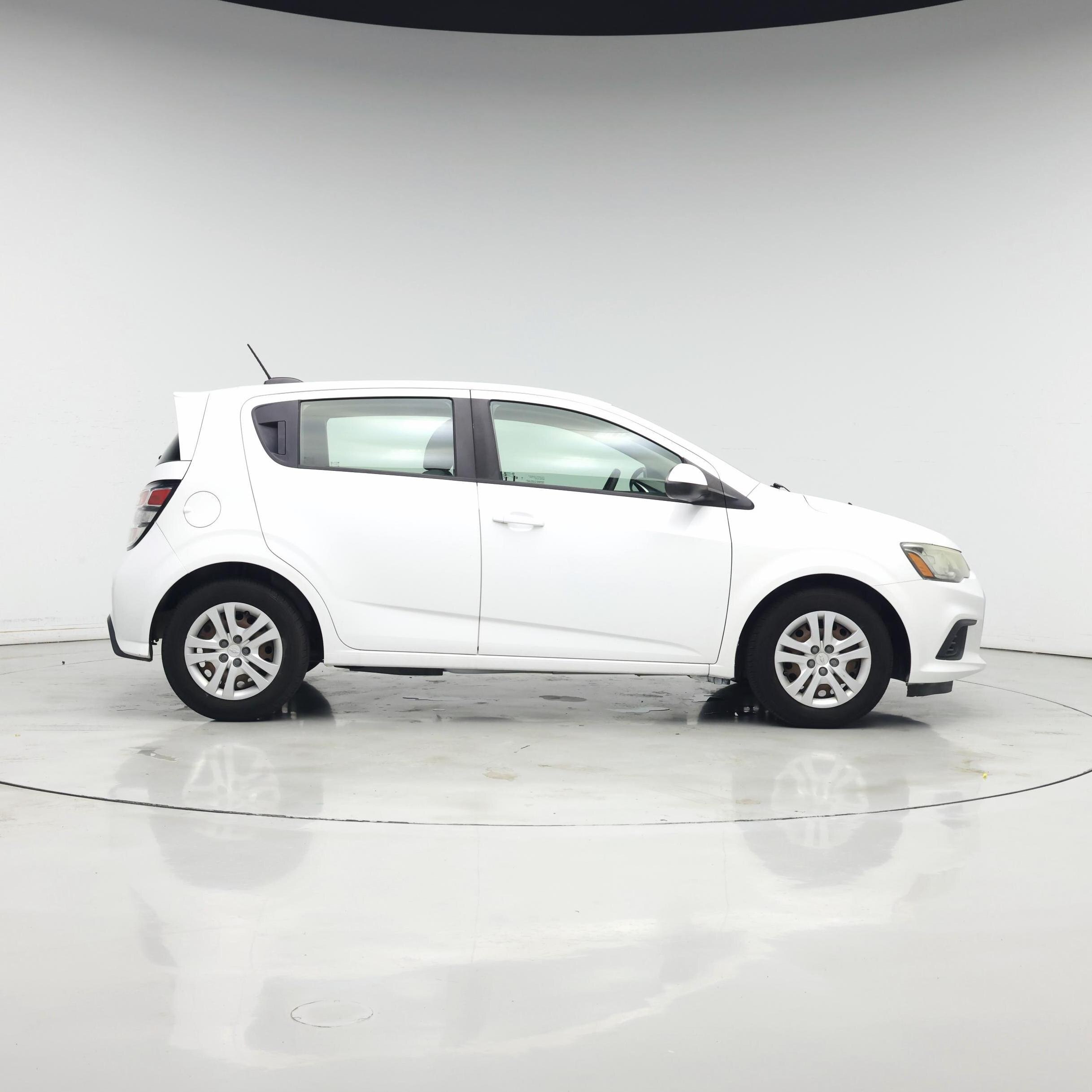 Thumbnail: 2017 Chevrolet Sonic - 7