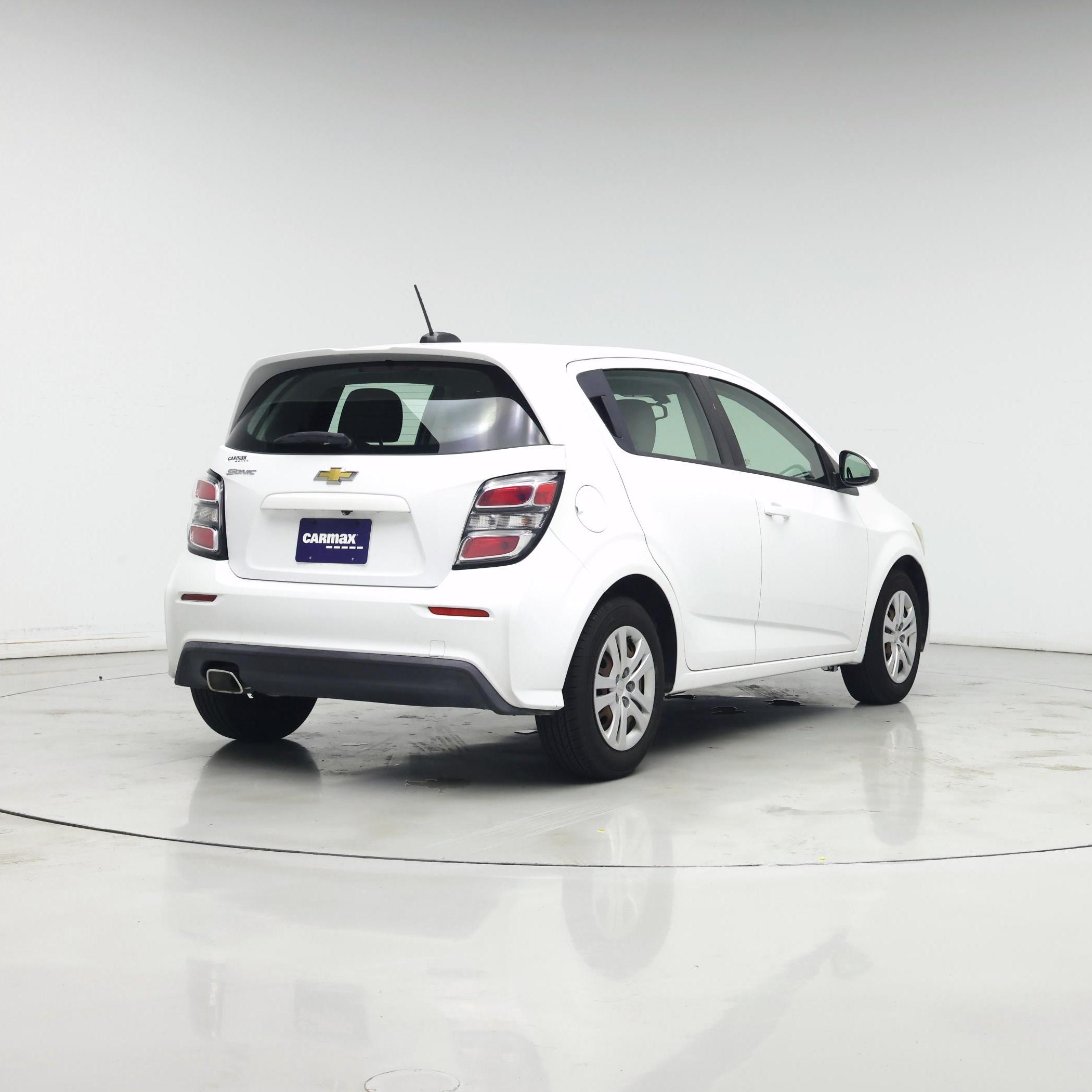 Thumbnail: 2017 Chevrolet Sonic - 8