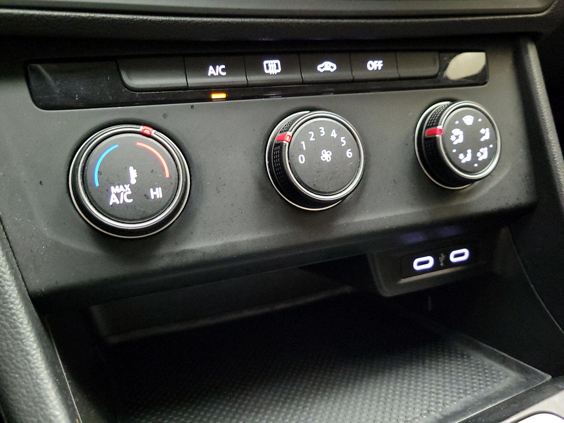 Thumbnail: 2021 Volkswagen Jetta - 15