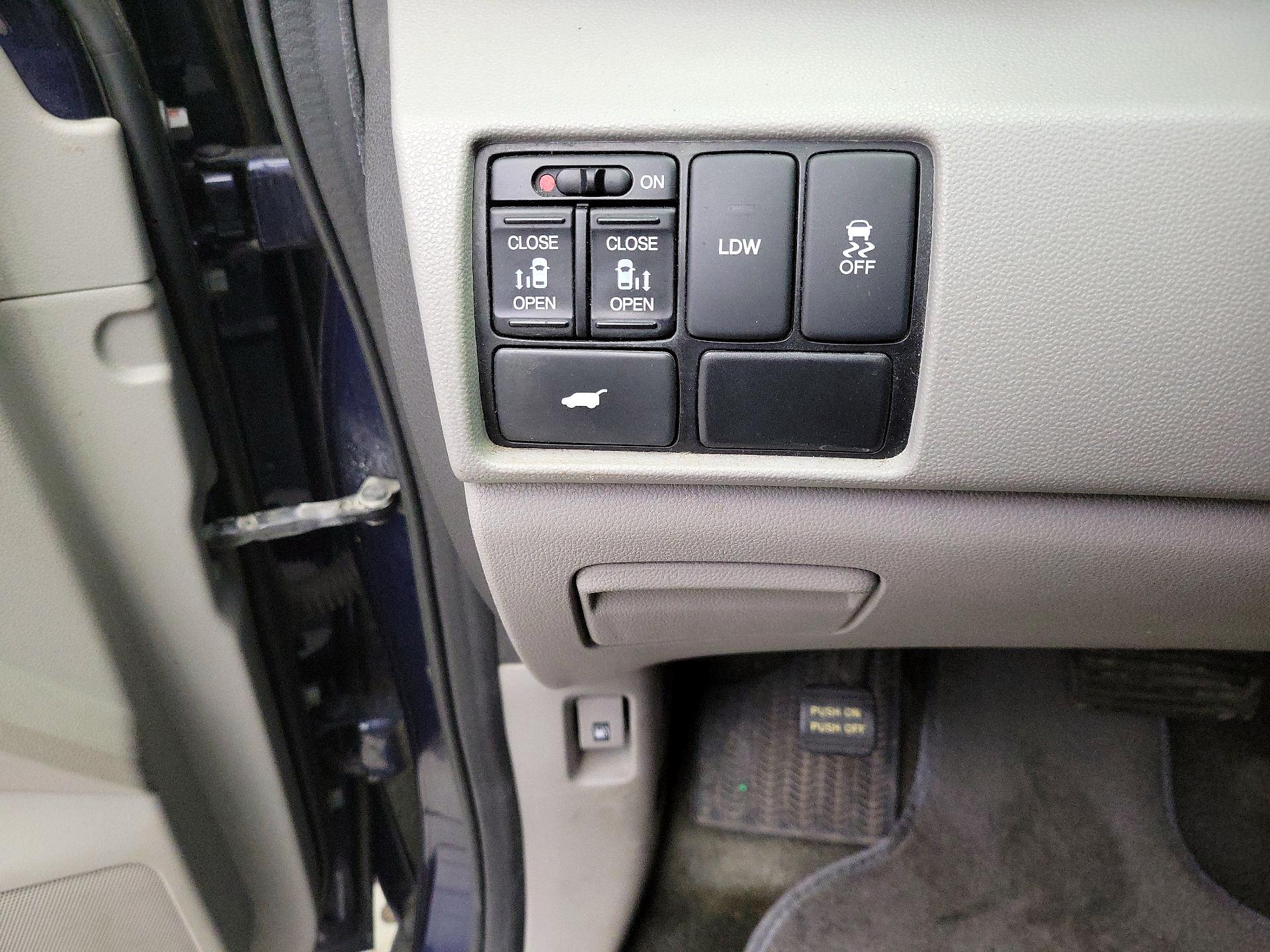 Thumbnail: 2016 Honda Odyssey - 13