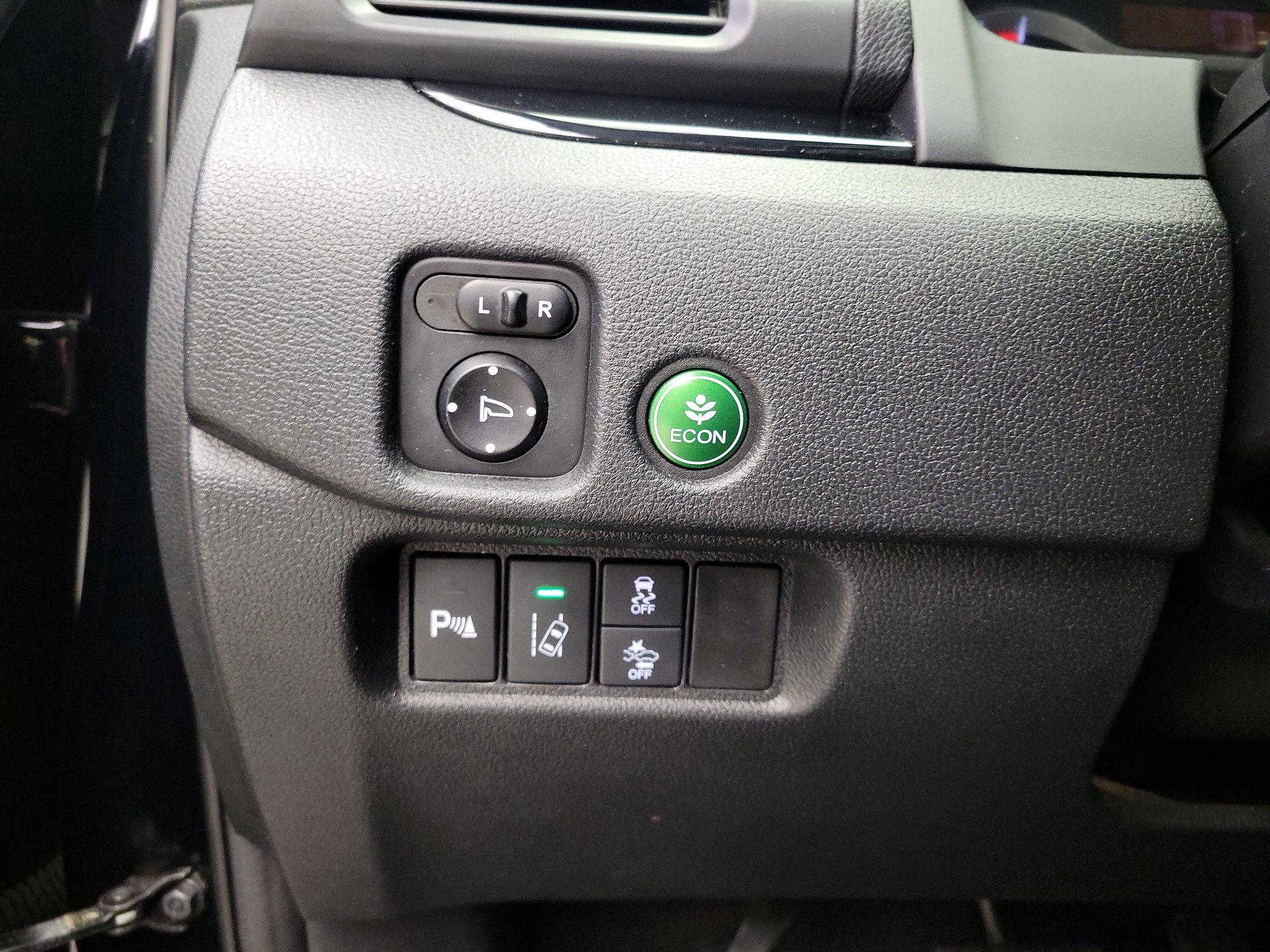 Thumbnail: 2016 Honda Pilot - 13