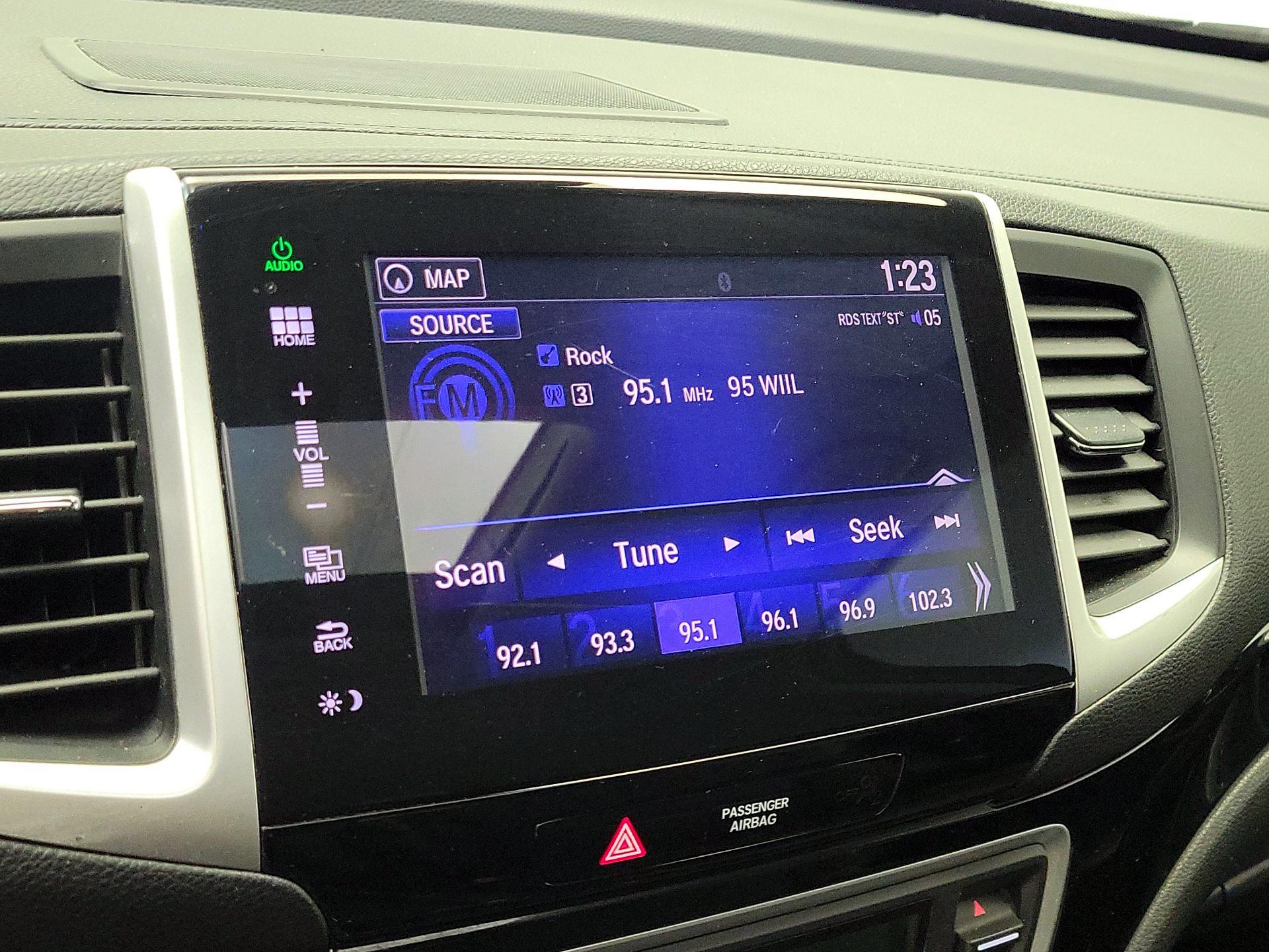 Thumbnail: 2016 Honda Pilot - 16