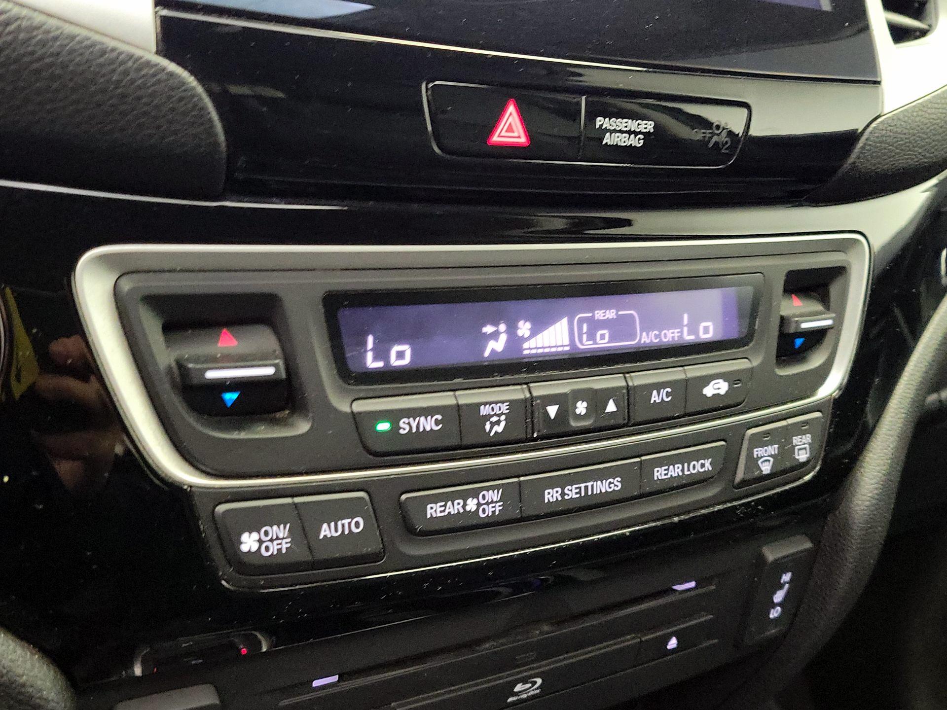 Thumbnail: 2016 Honda Pilot - 17