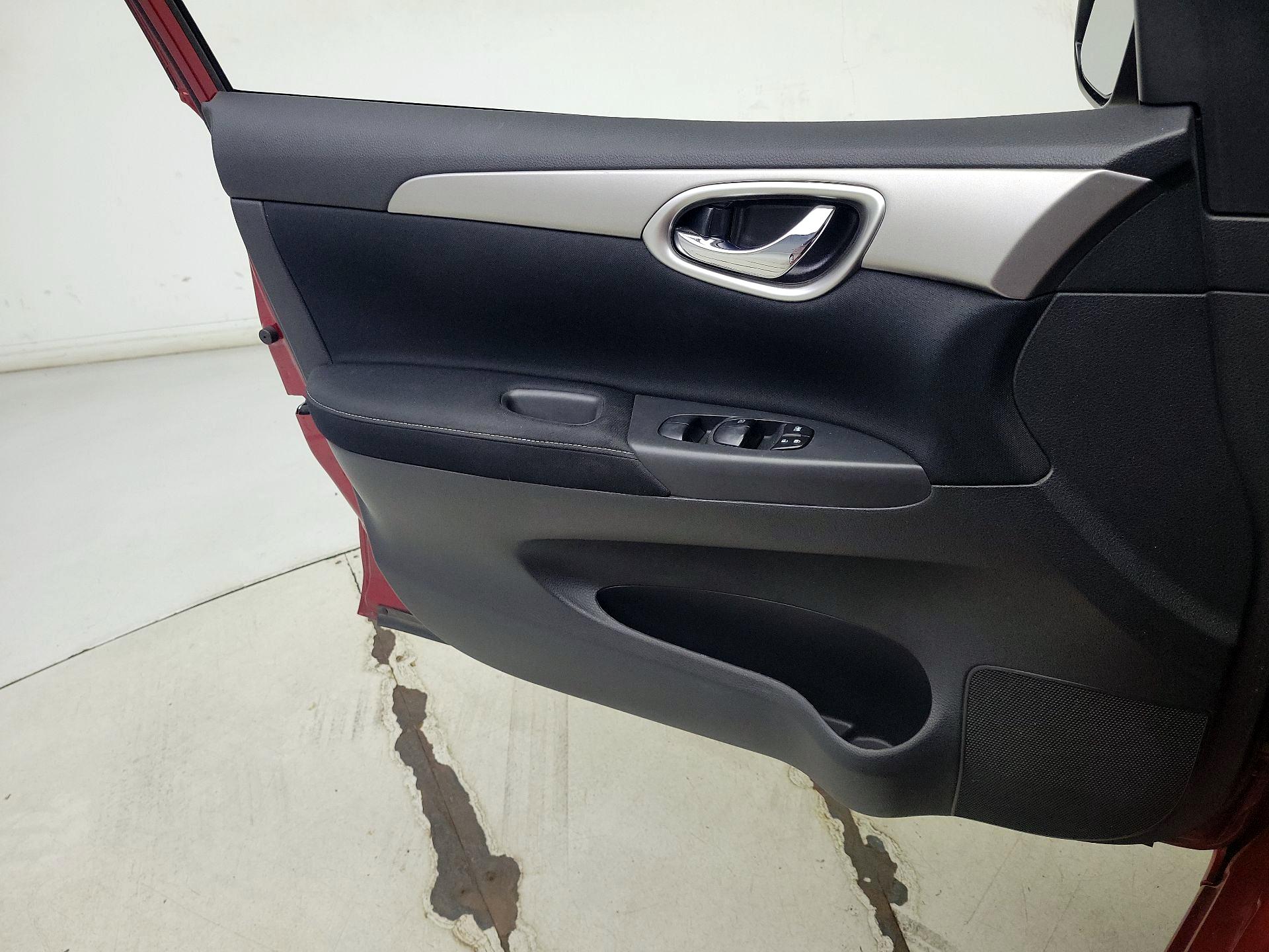 Thumbnail: 2015 Nissan Sentra - 12