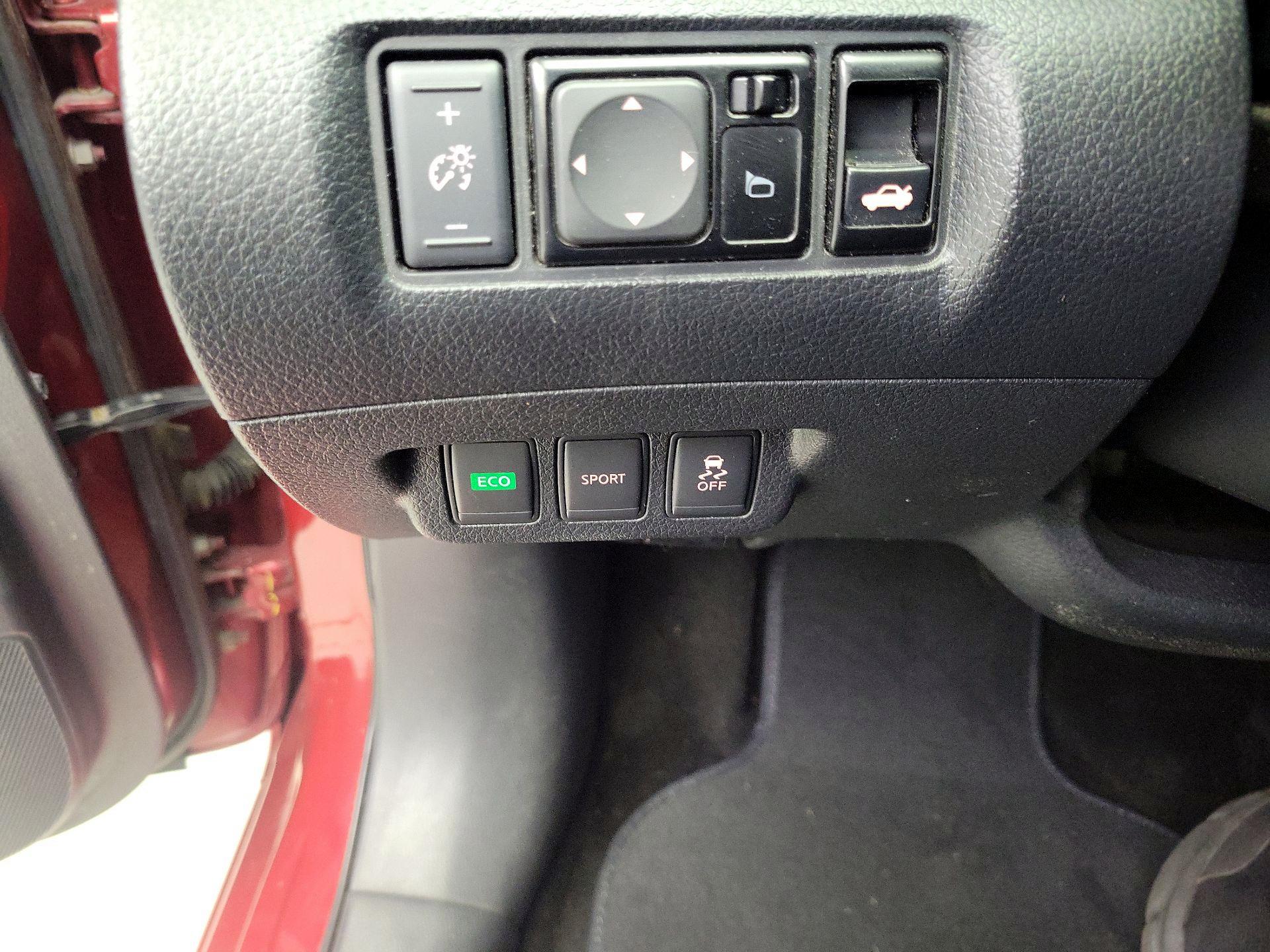 Thumbnail: 2015 Nissan Sentra - 13