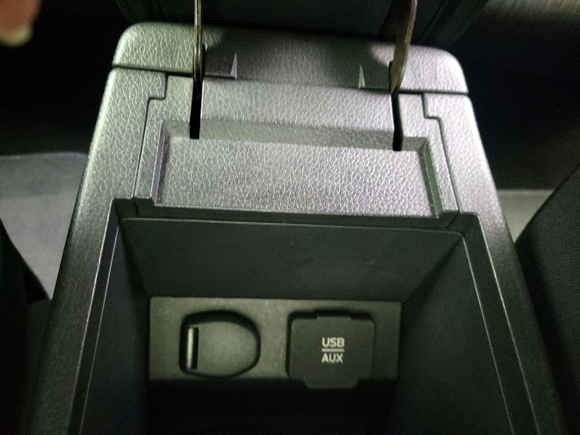 Thumbnail: 2015 Nissan Sentra - 18