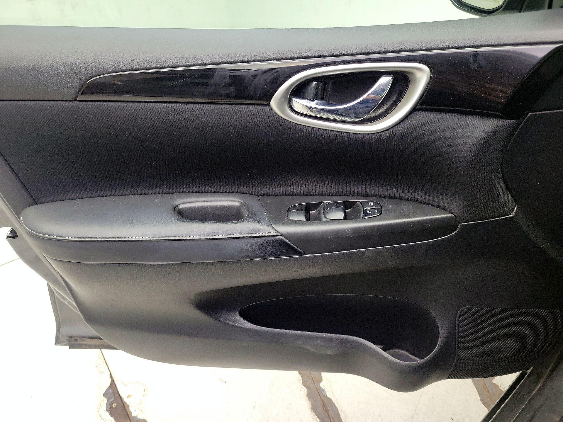 Thumbnail: 2019 Nissan Sentra - 12