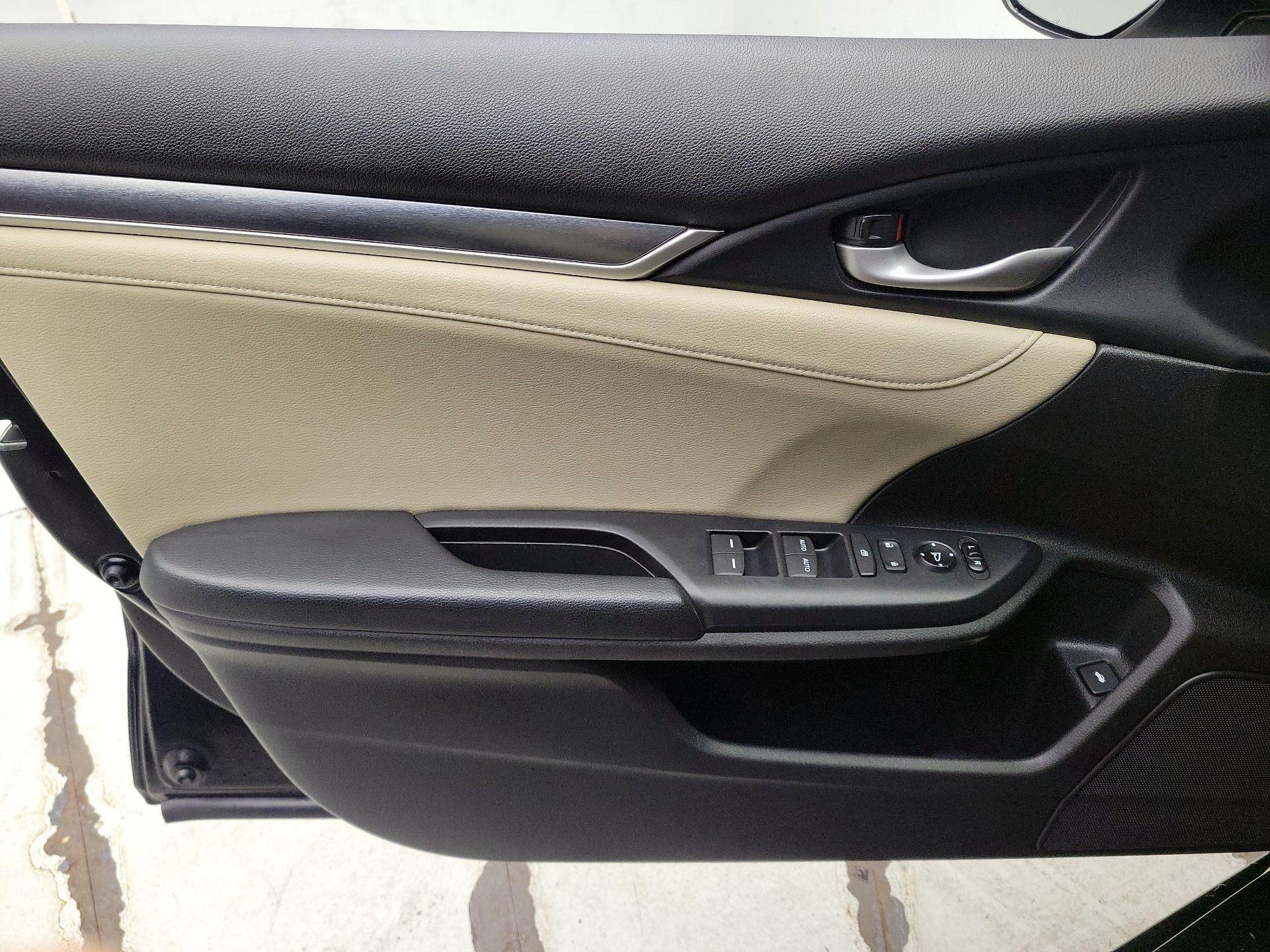 Thumbnail: 2016 Honda Civic - 12