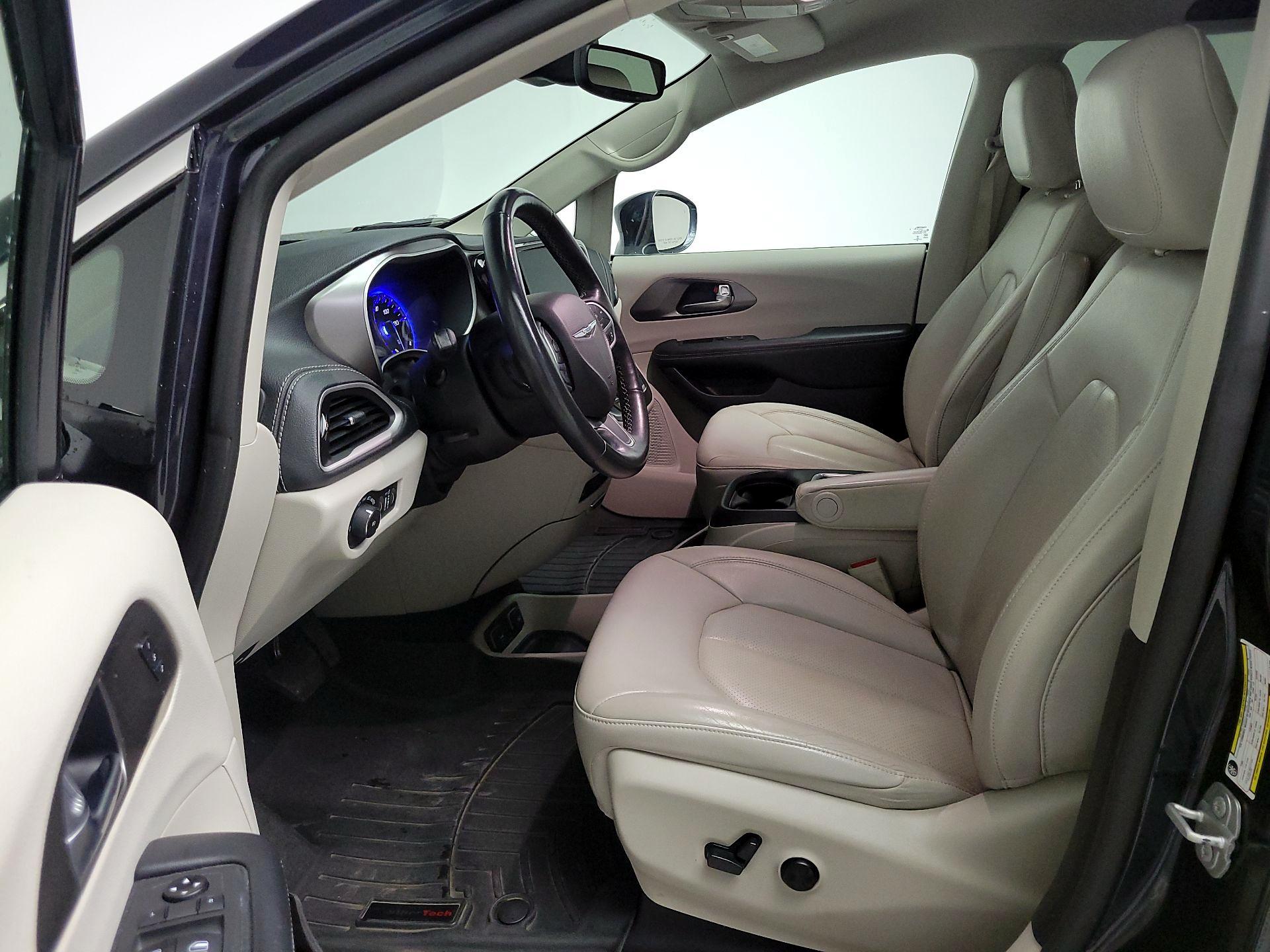 Thumbnail: 2021 Chrysler Pacifica - 11