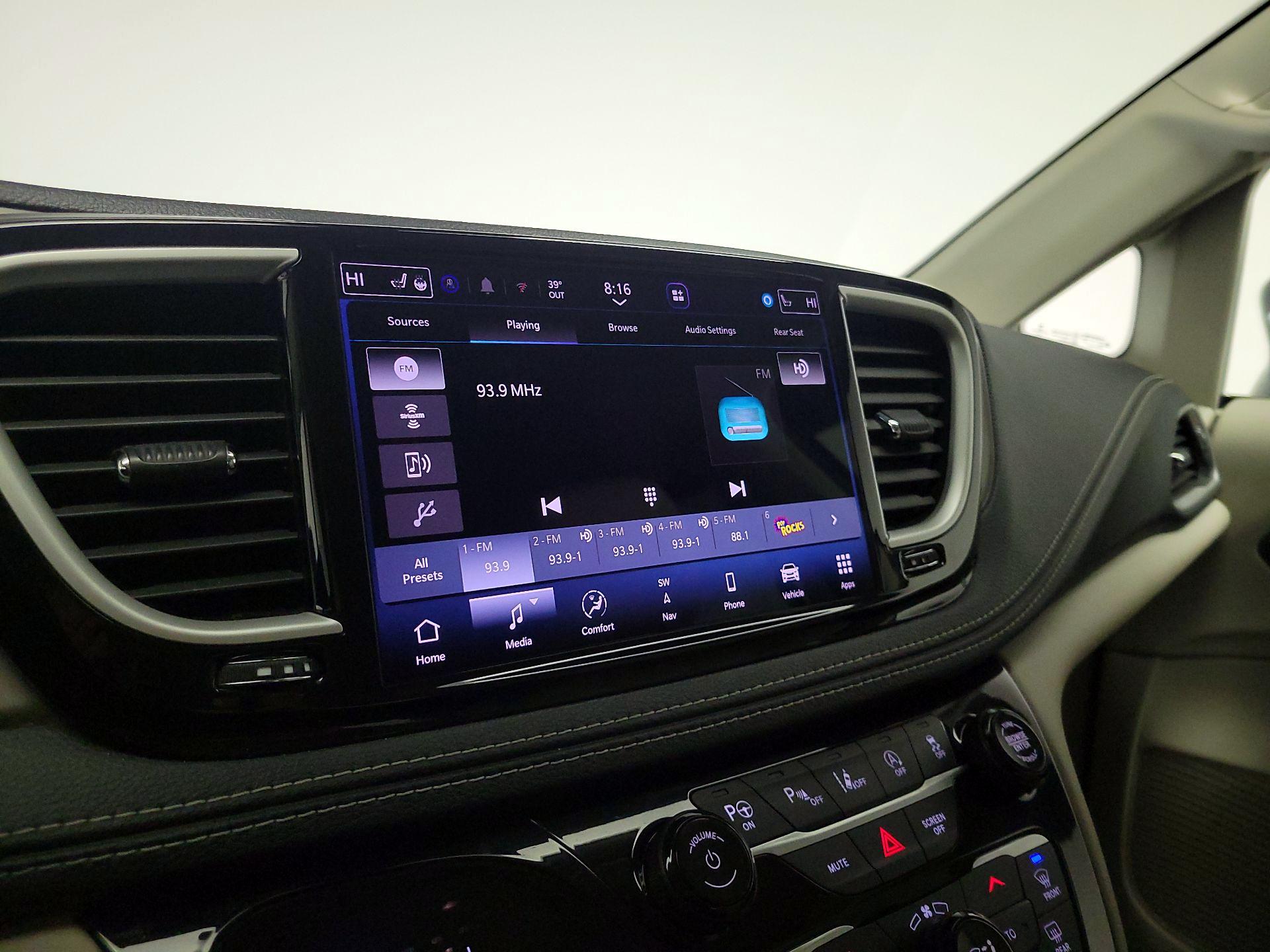 Thumbnail: 2021 Chrysler Pacifica - 16