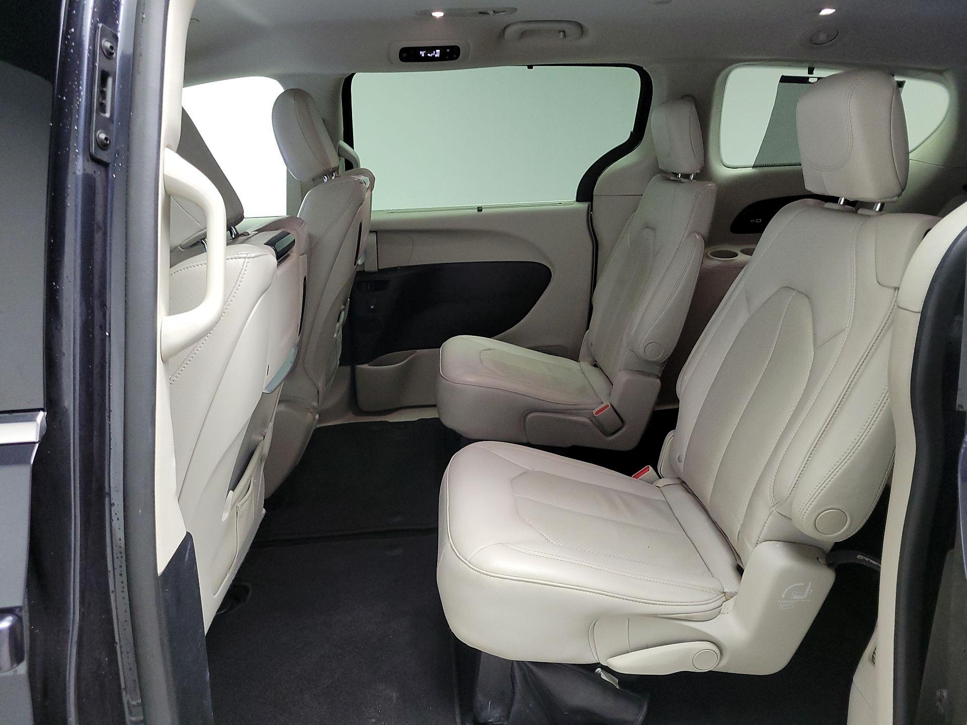 Thumbnail: 2021 Chrysler Pacifica - 20