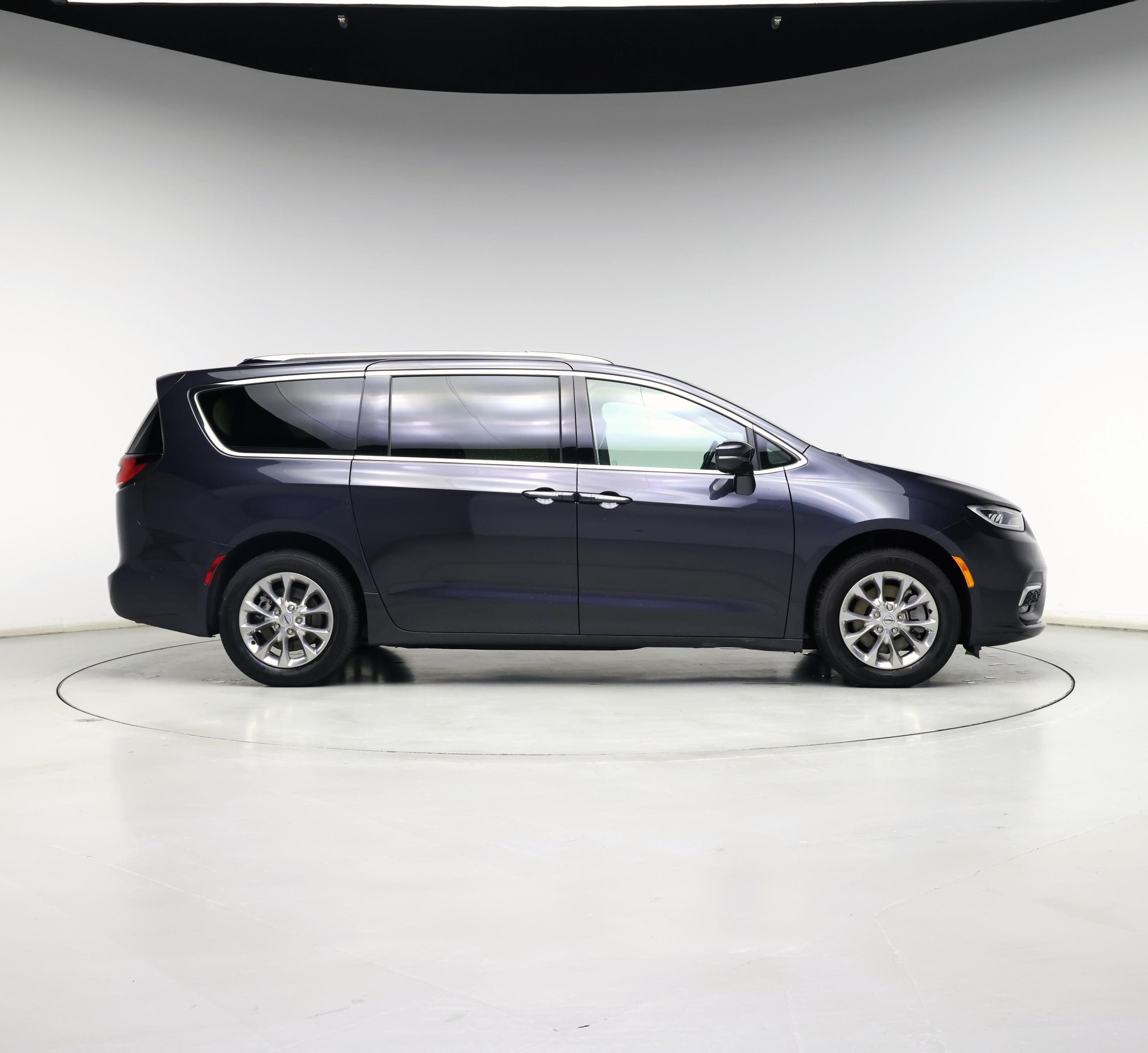 Thumbnail: 2021 Chrysler Pacifica - 7