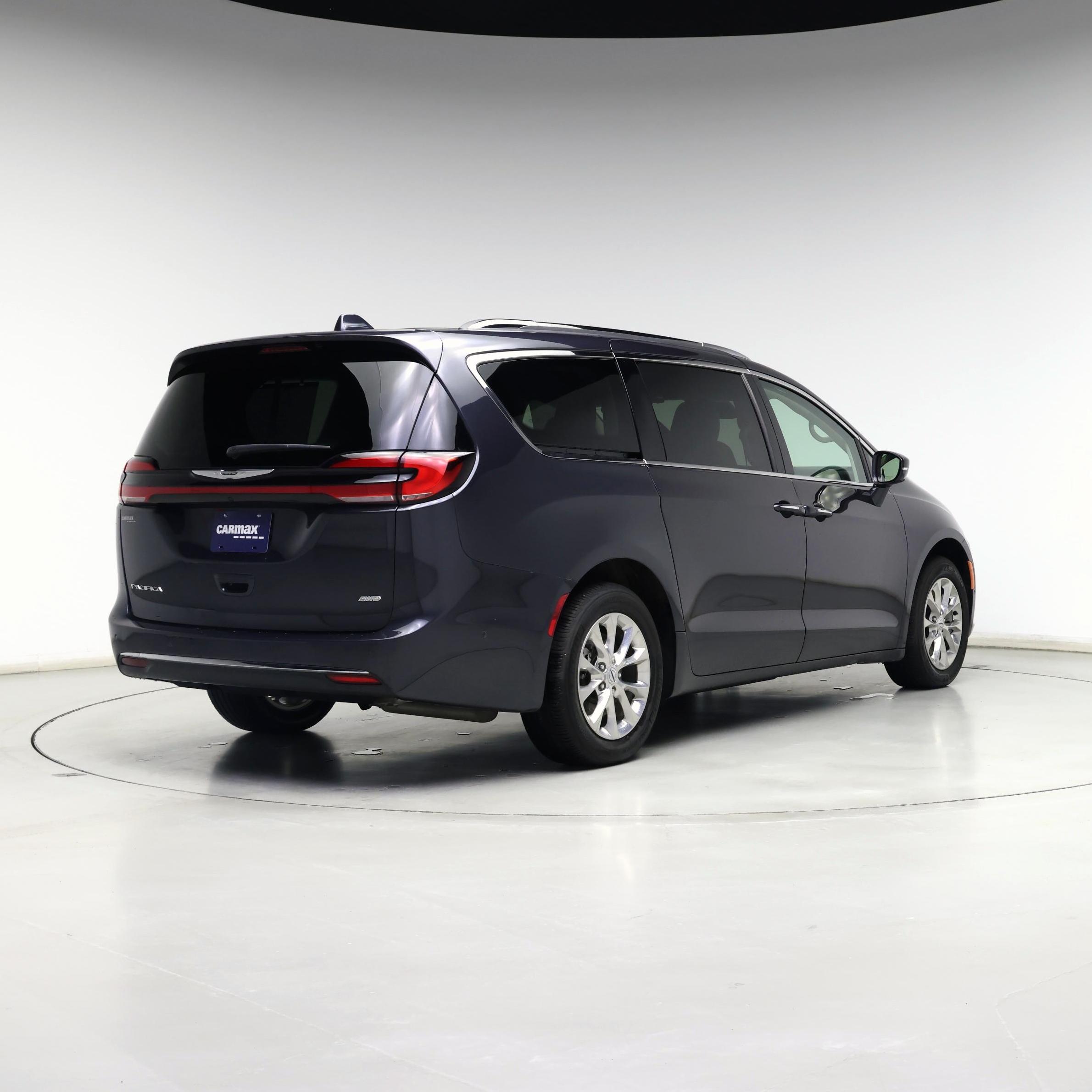 Thumbnail: 2021 Chrysler Pacifica - 8