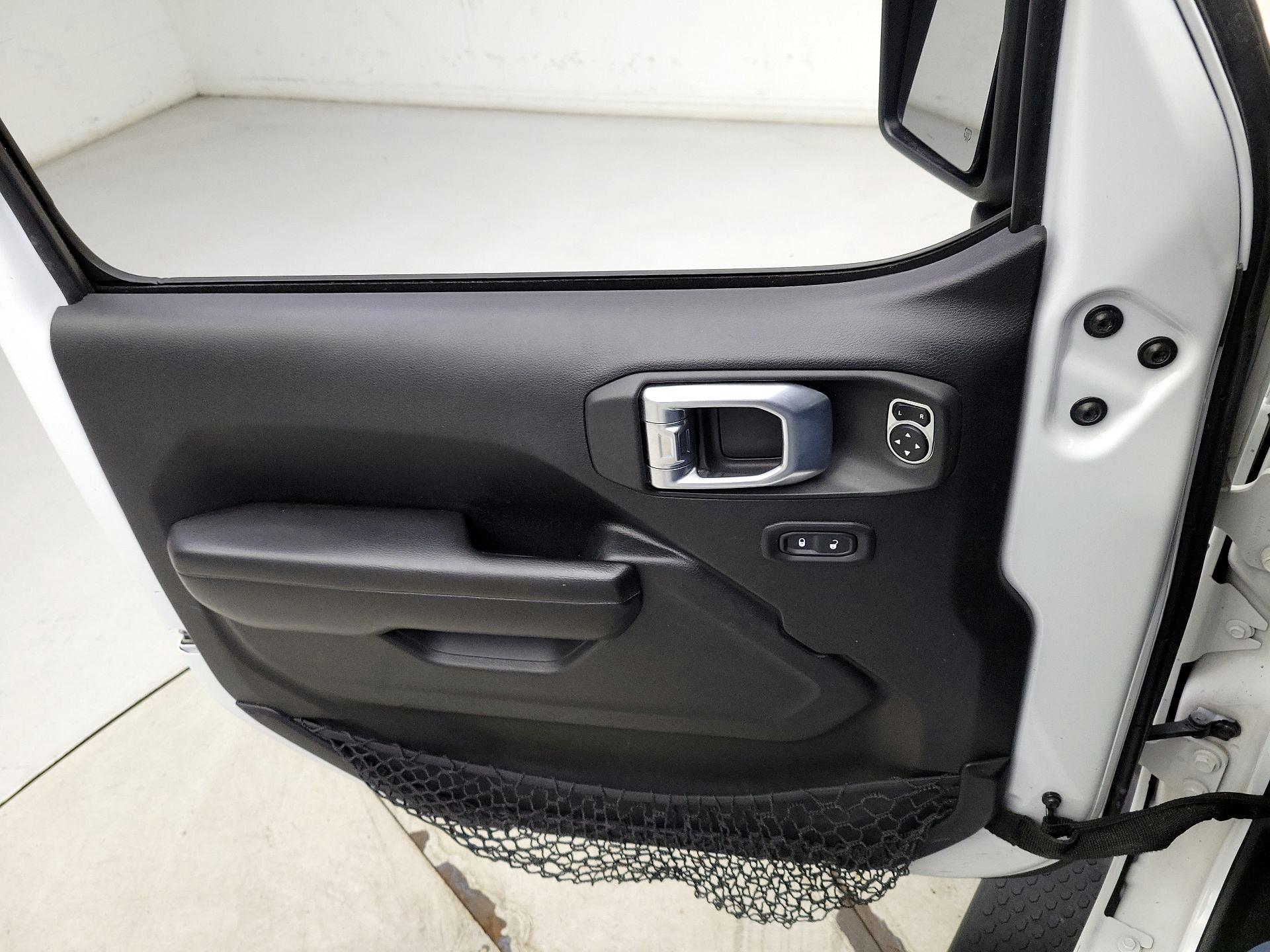 Thumbnail: 2018 Jeep Wrangler - 12