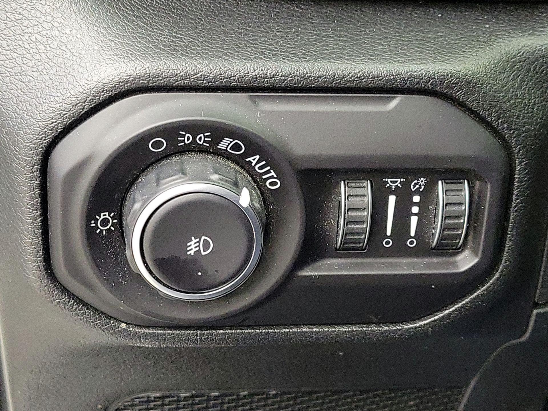 Thumbnail: 2018 Jeep Wrangler - 13