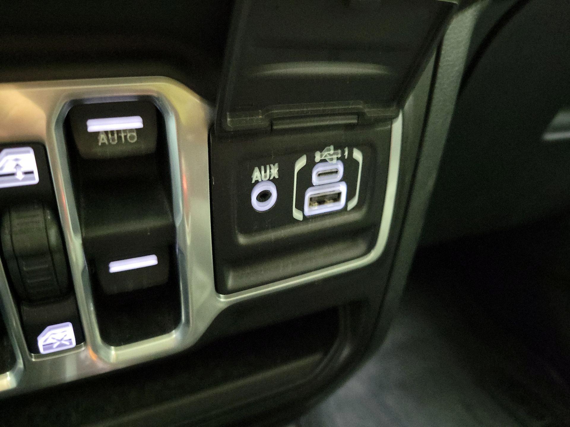 Thumbnail: 2018 Jeep Wrangler - 18