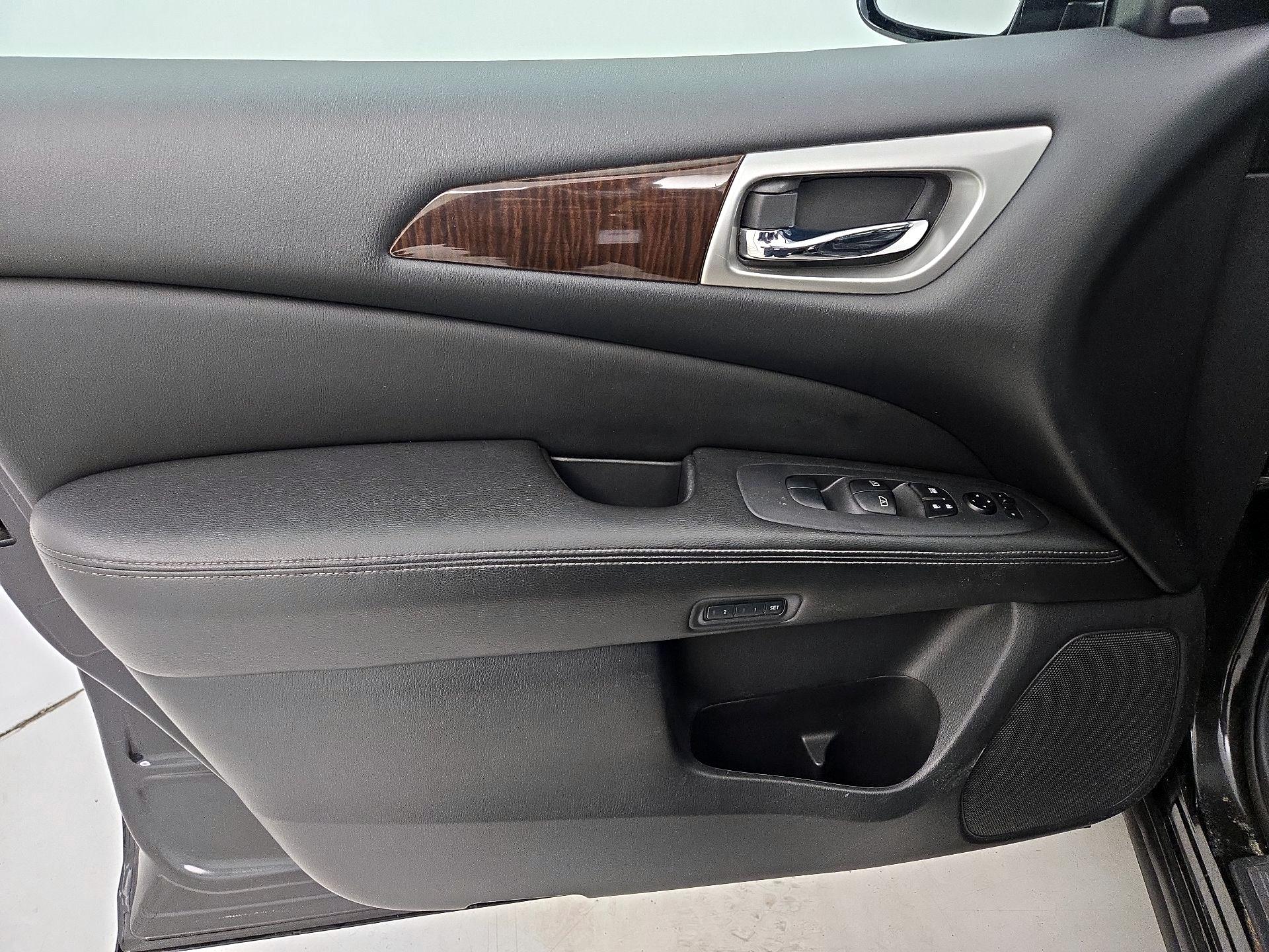 Thumbnail: 2015 Nissan Pathfinder - 12