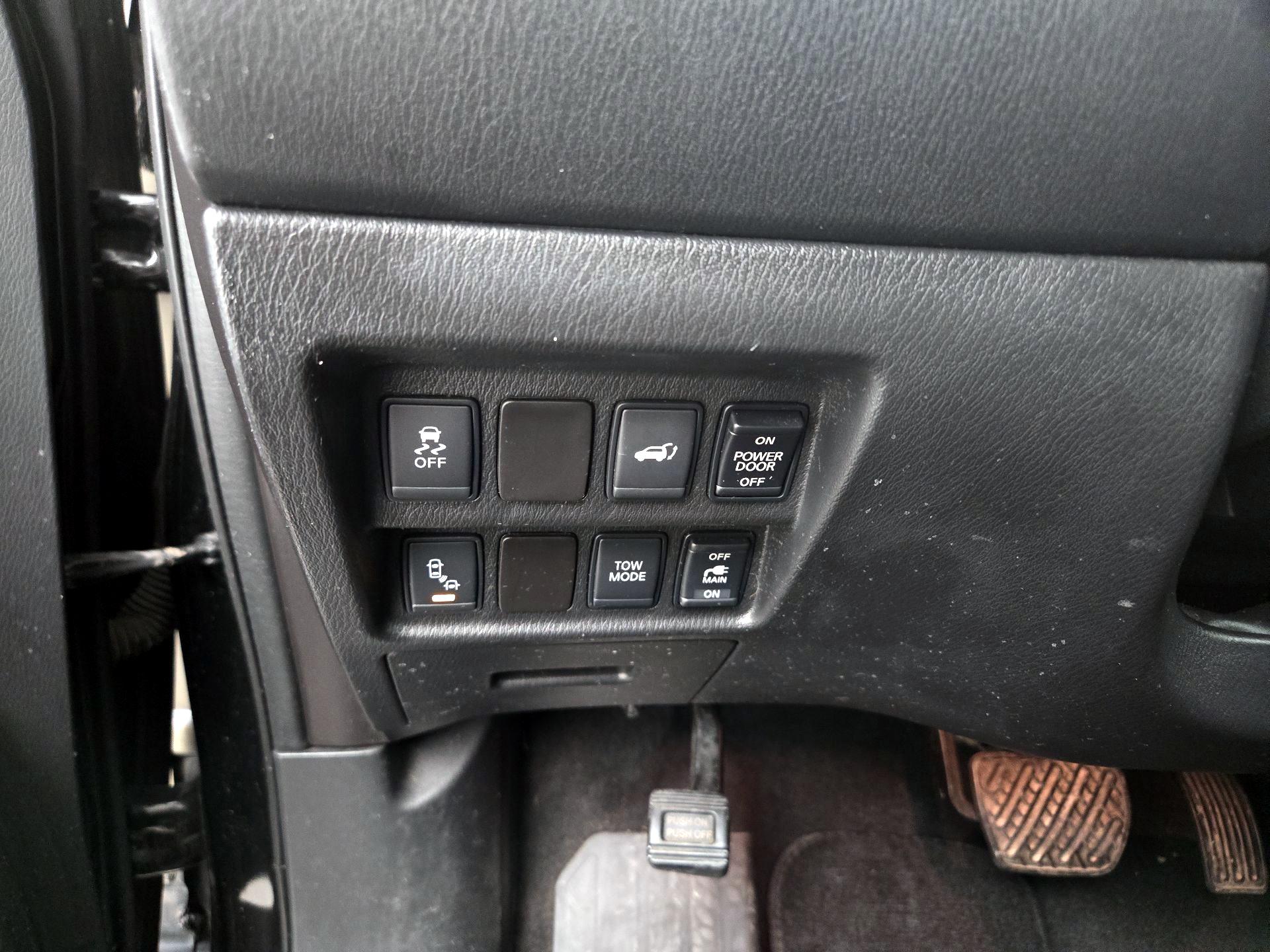 Thumbnail: 2015 Nissan Pathfinder - 13