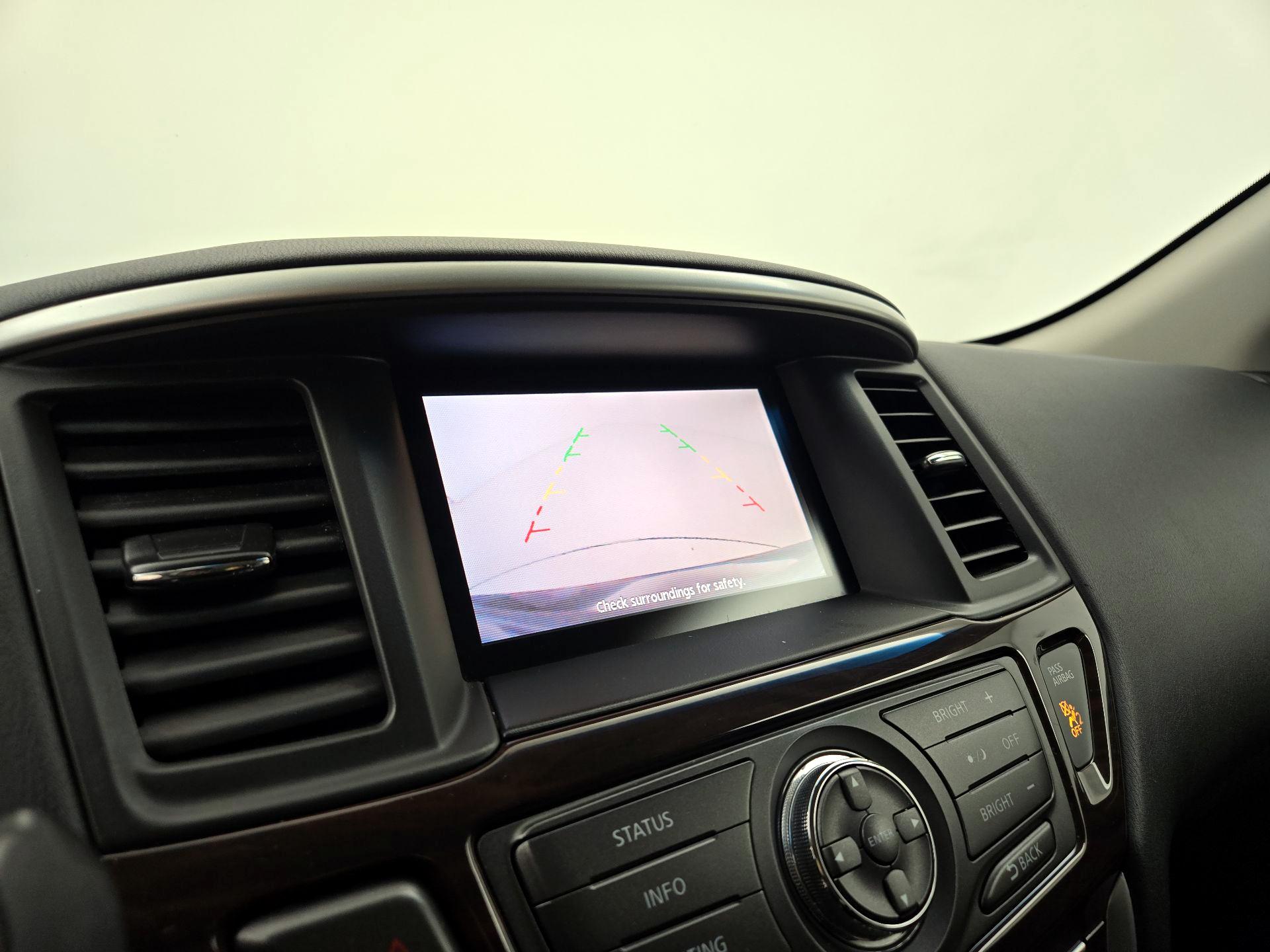 Thumbnail: 2015 Nissan Pathfinder - 14