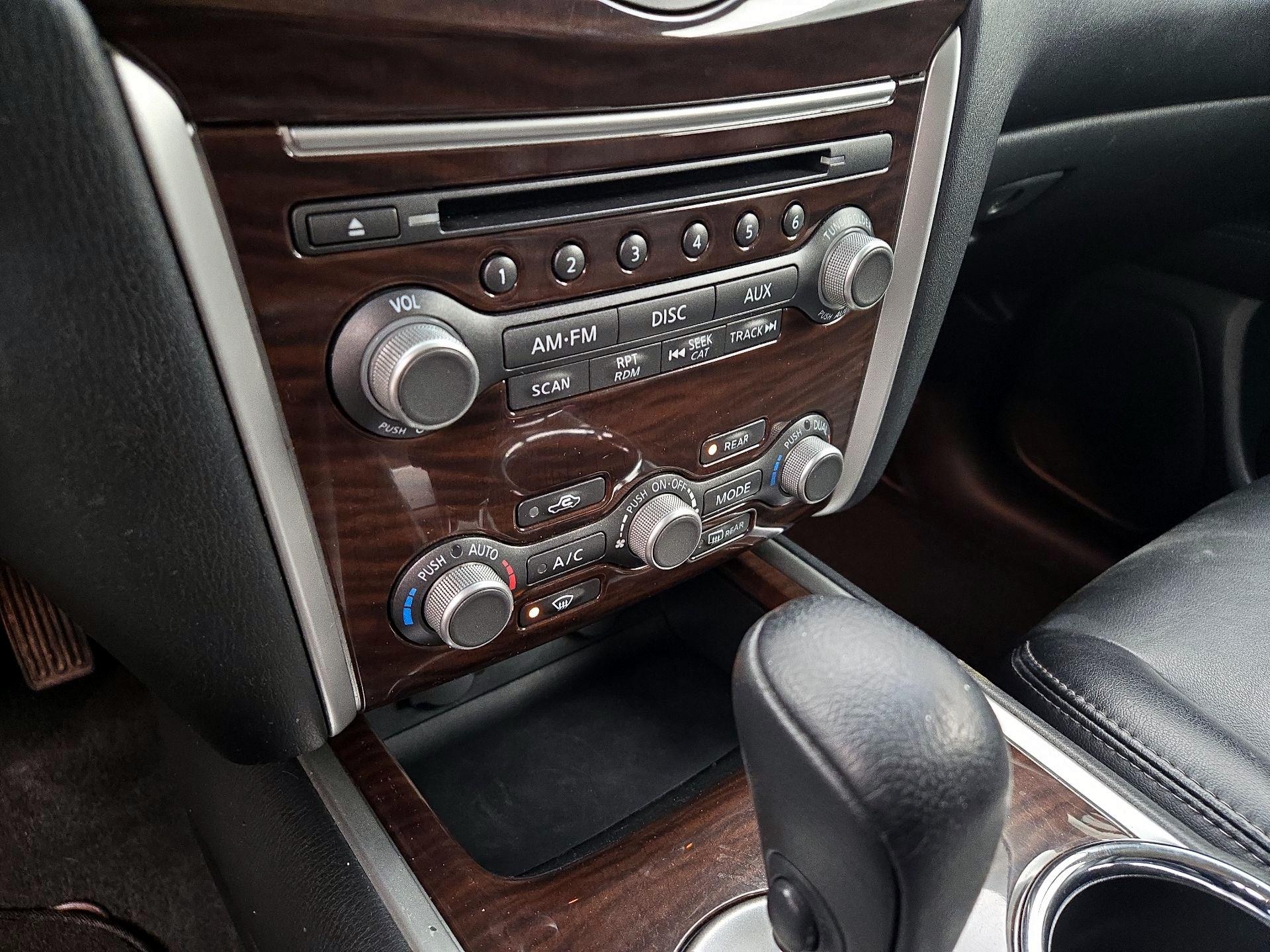 Thumbnail: 2015 Nissan Pathfinder - 16