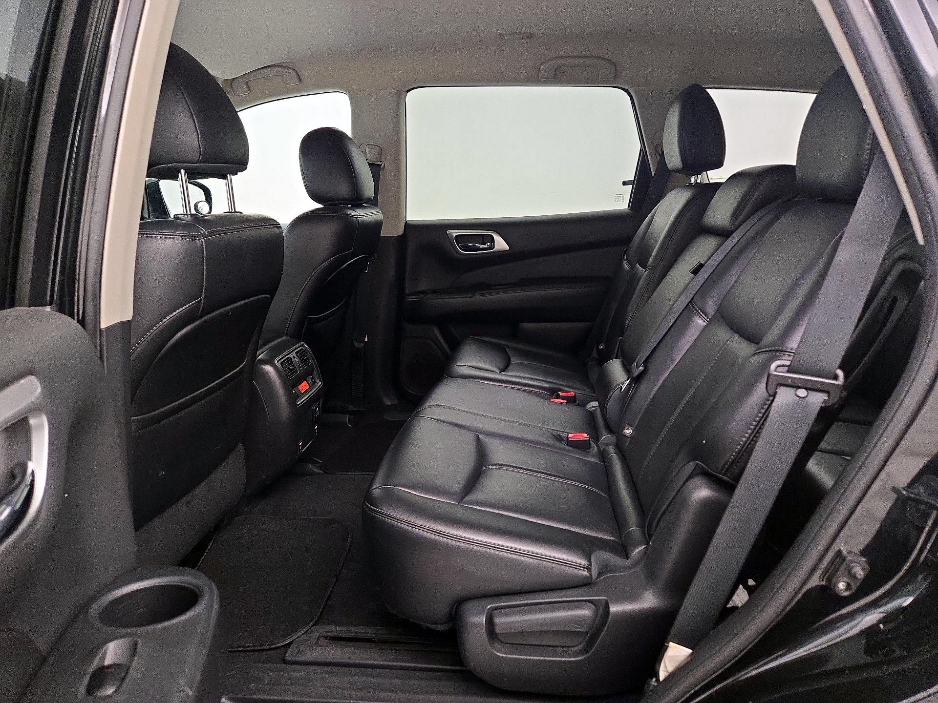 Thumbnail: 2015 Nissan Pathfinder - 19