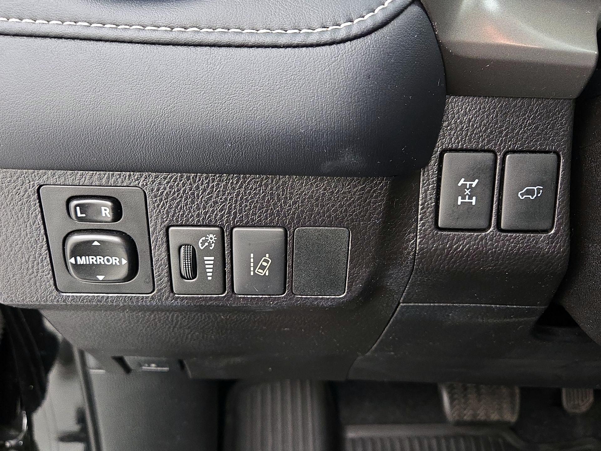 Thumbnail: 2018 Toyota RAV4 - 13