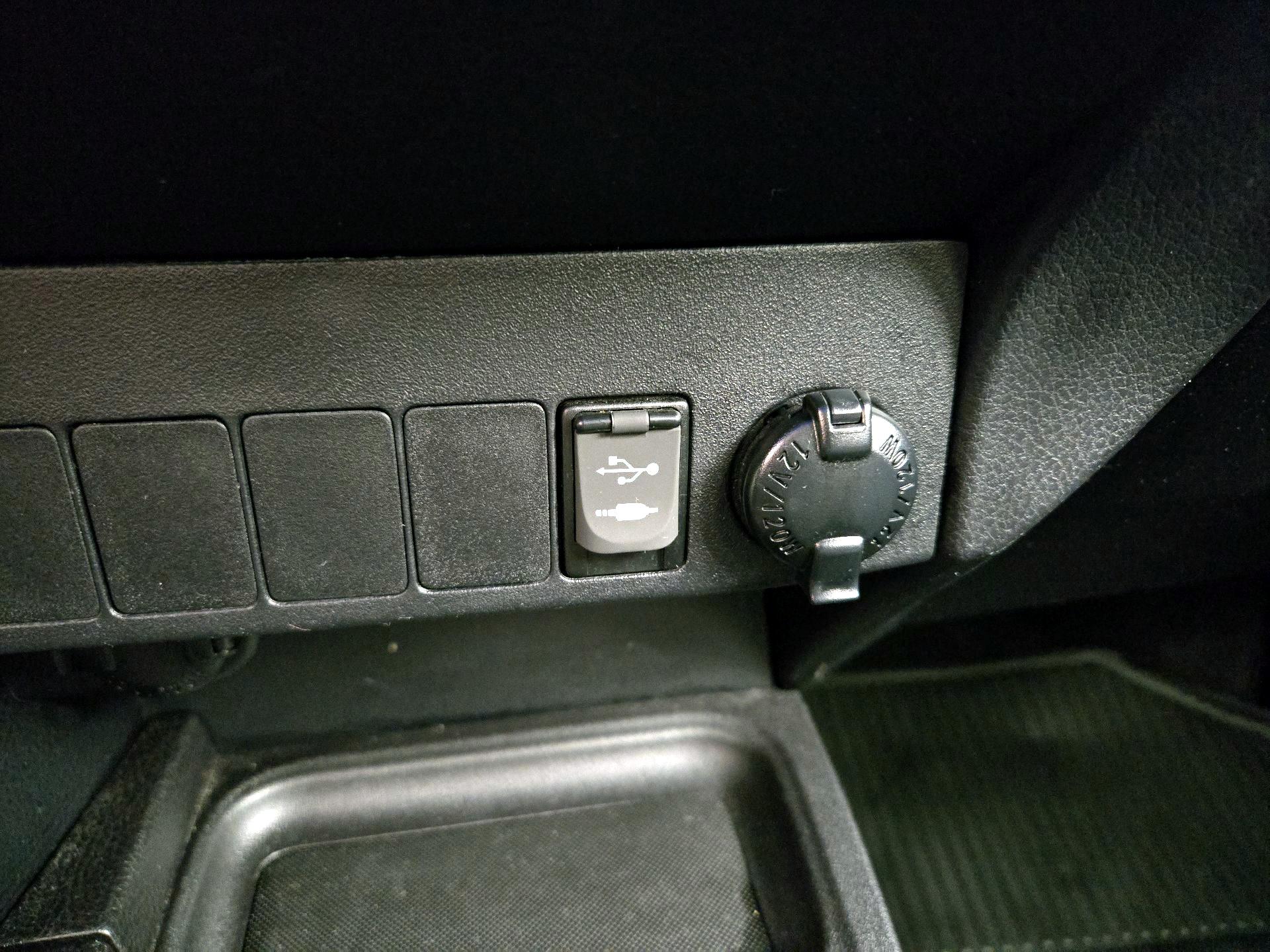 Thumbnail: 2018 Toyota RAV4 - 18