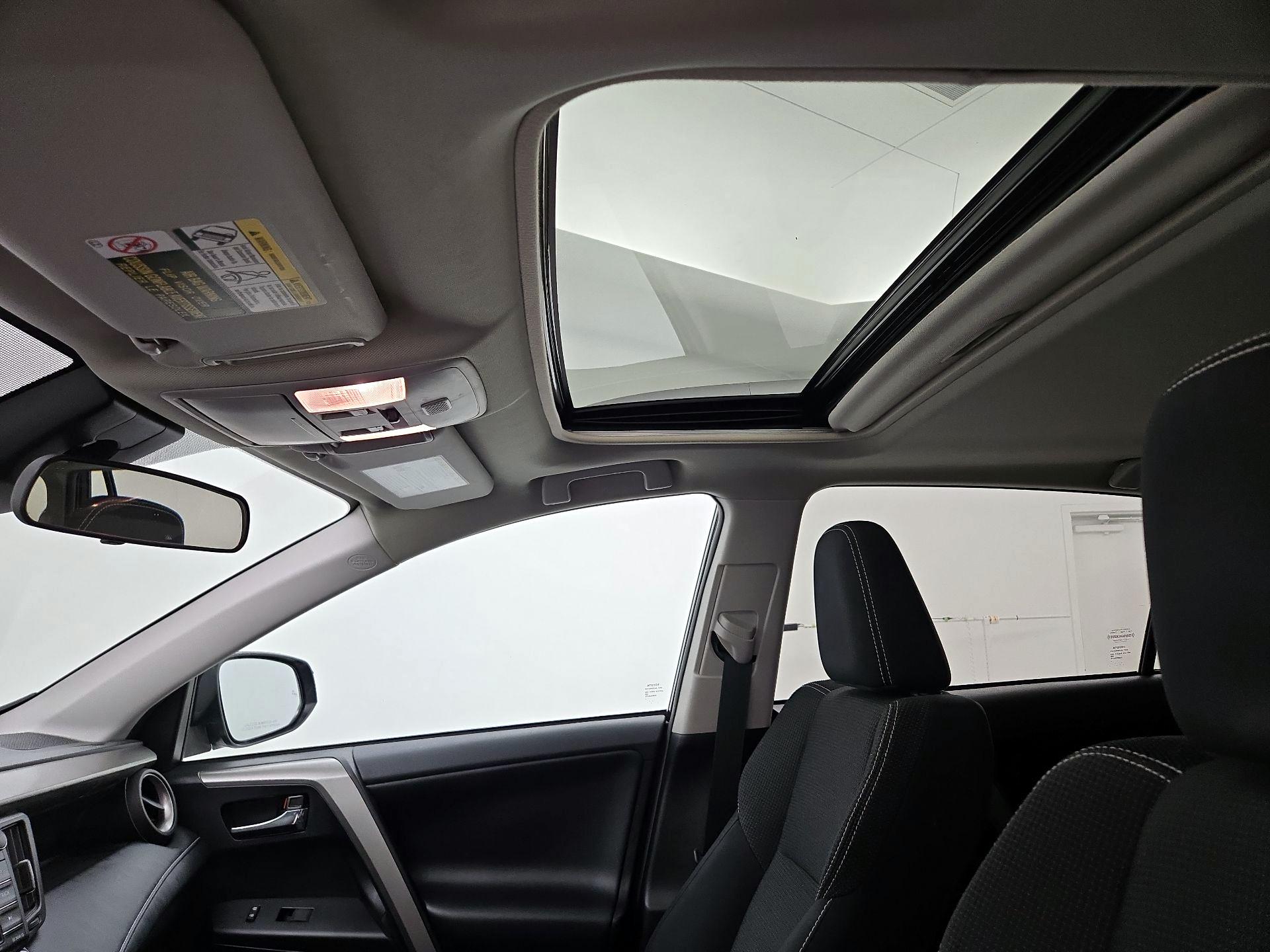 Thumbnail: 2018 Toyota RAV4 - 19