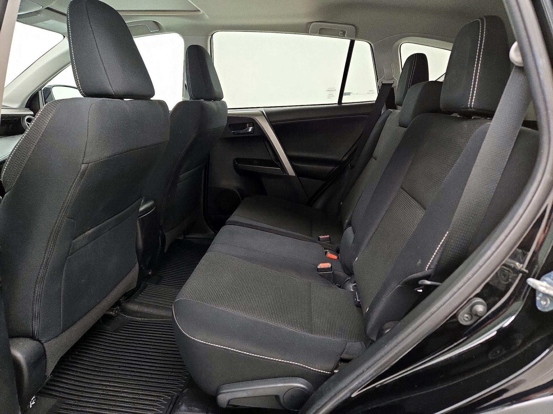 Thumbnail: 2018 Toyota RAV4 - 20