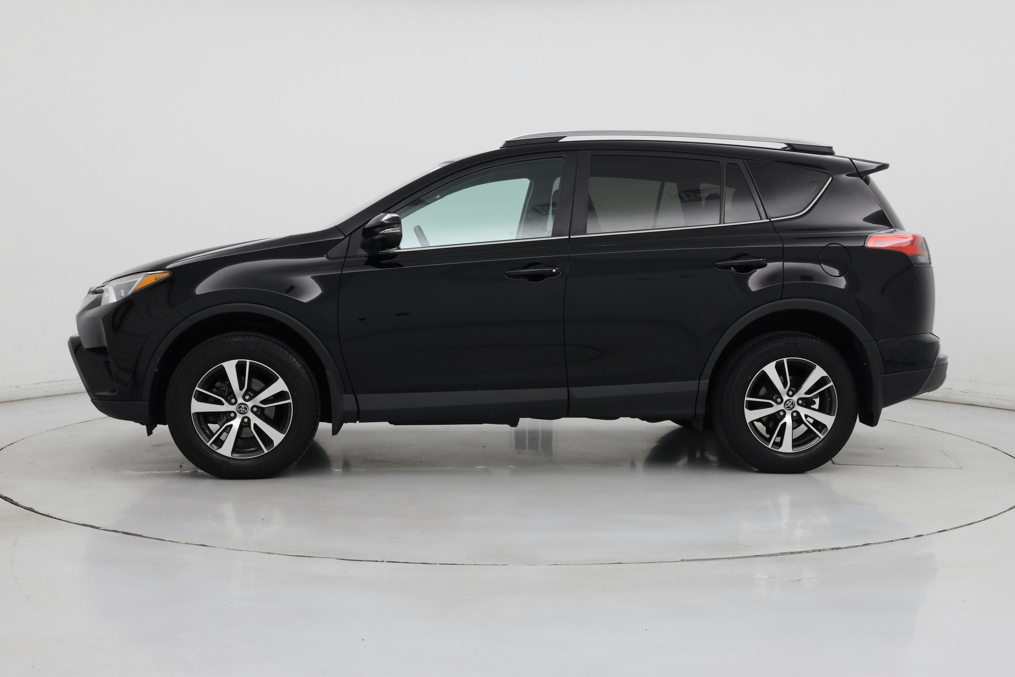 Thumbnail: 2018 Toyota RAV4 - 3