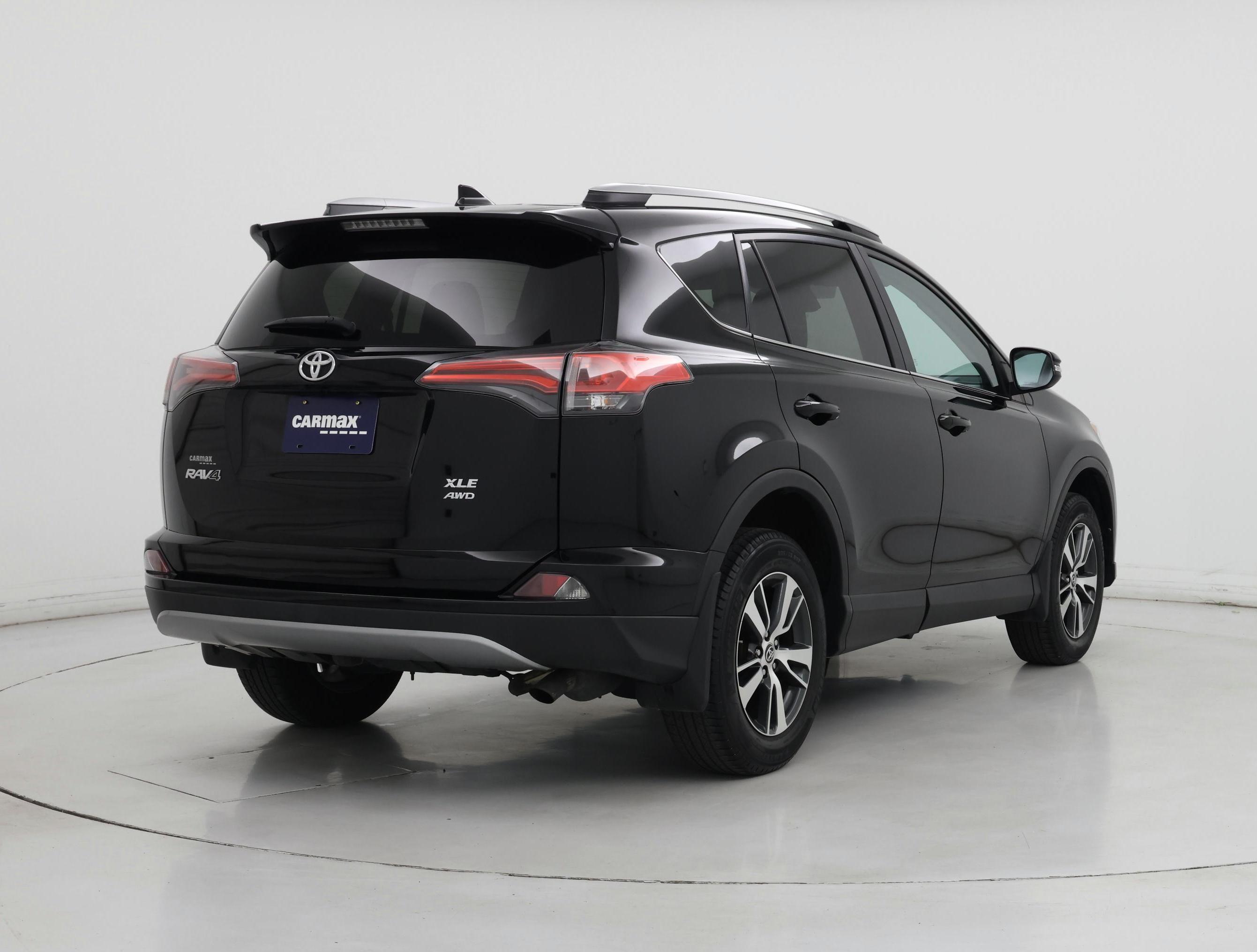 Thumbnail: 2018 Toyota RAV4 - 8