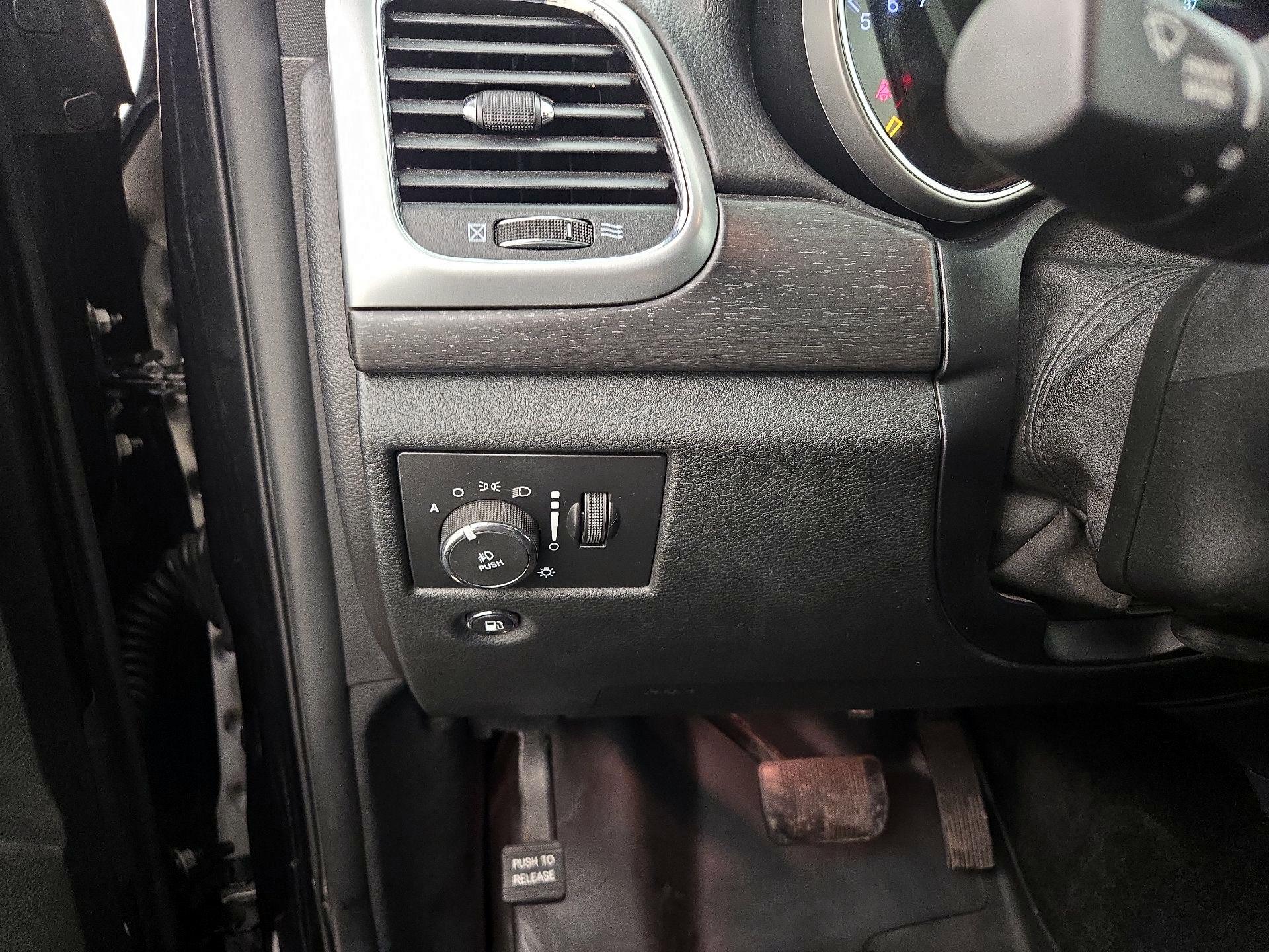 Thumbnail: 2015 Jeep Grand Cherokee - 13